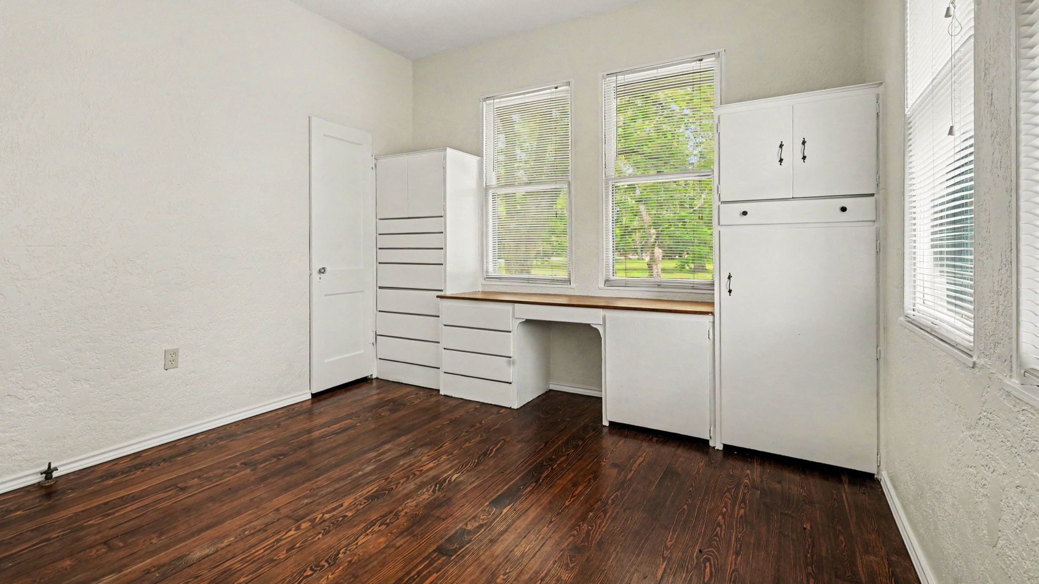 1902 Runneburg Road Property Photo 18