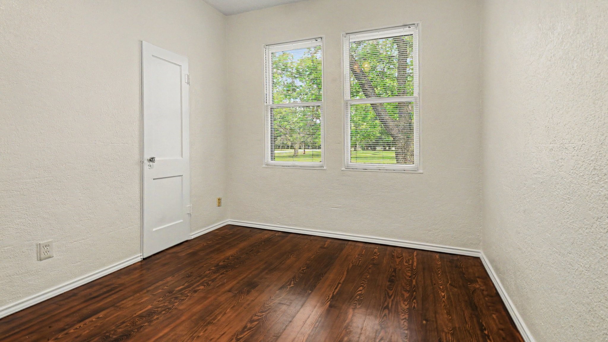 1902 Runneburg Road Property Photo 19