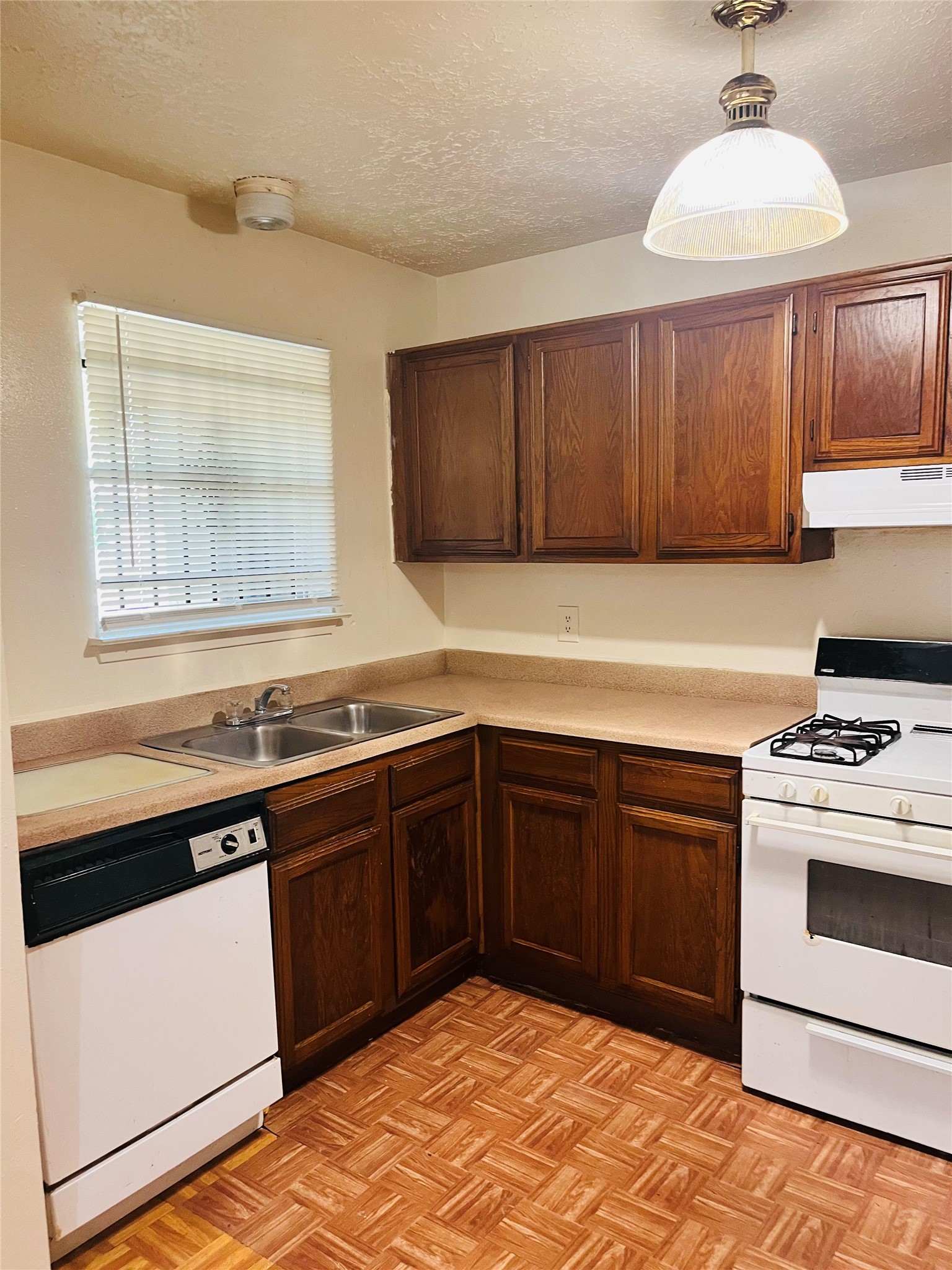16633 Gold Ridge Lane Property Photo 7