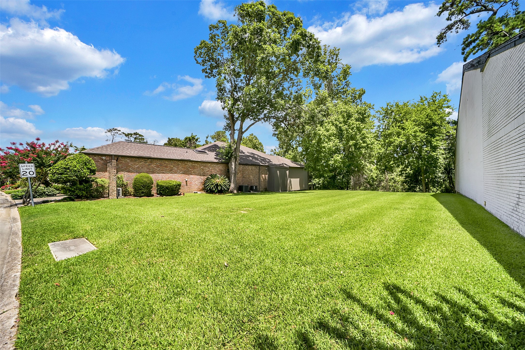 9378 Briar Forest Drive Property Photo 3