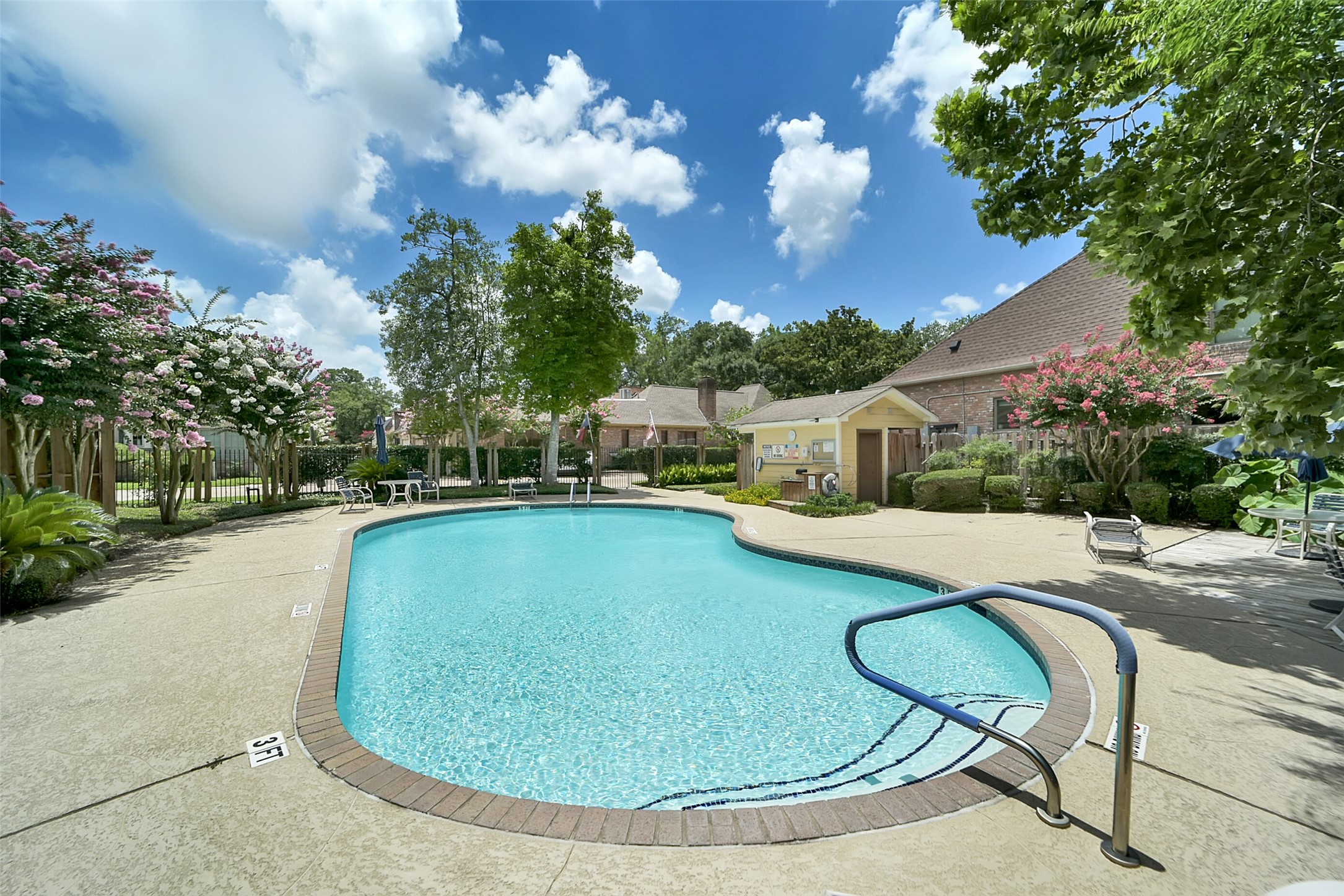 9378 Briar Forest Drive Property Photo 8