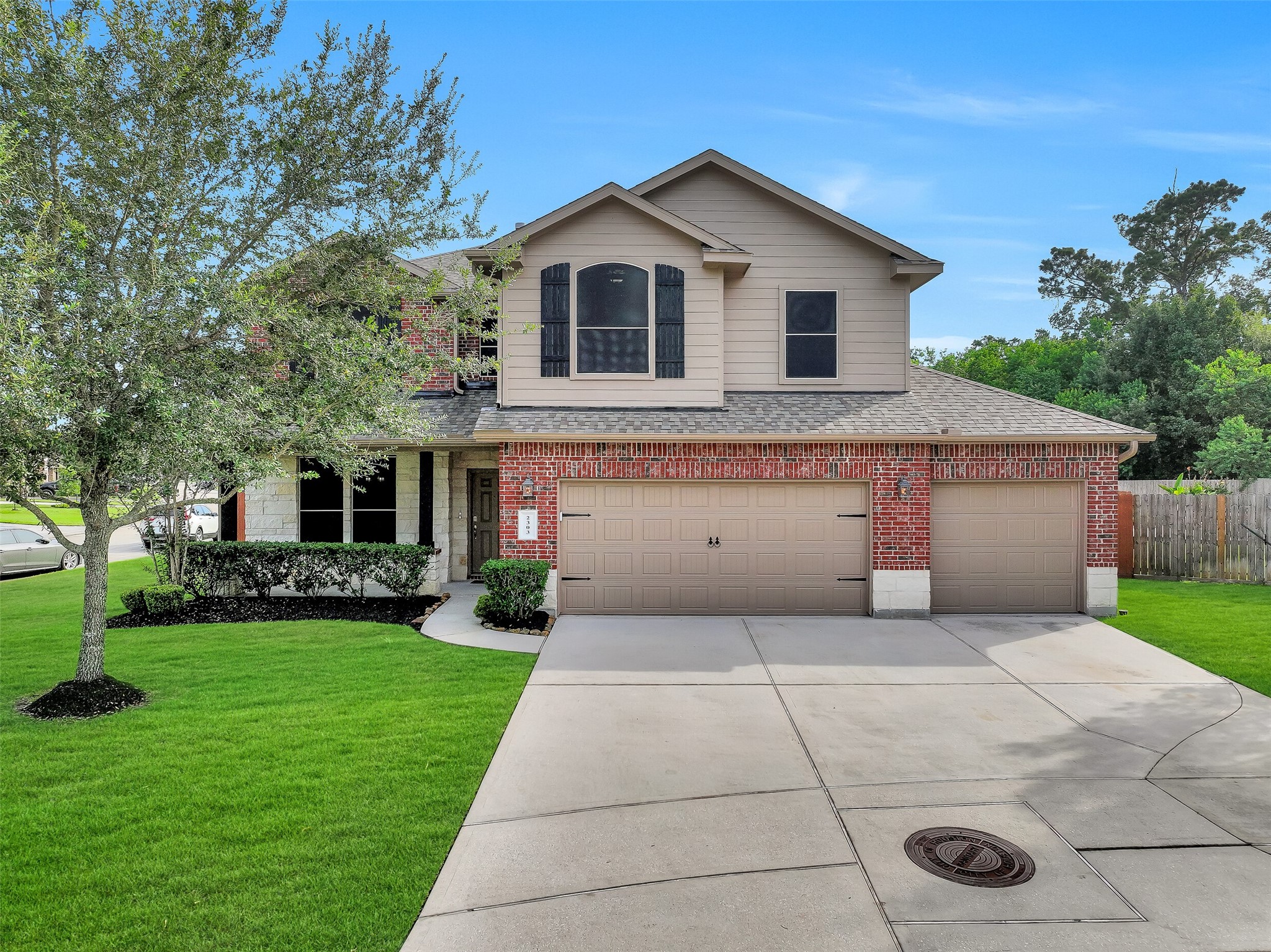 2303 Deer Trace Court Property Photo 1