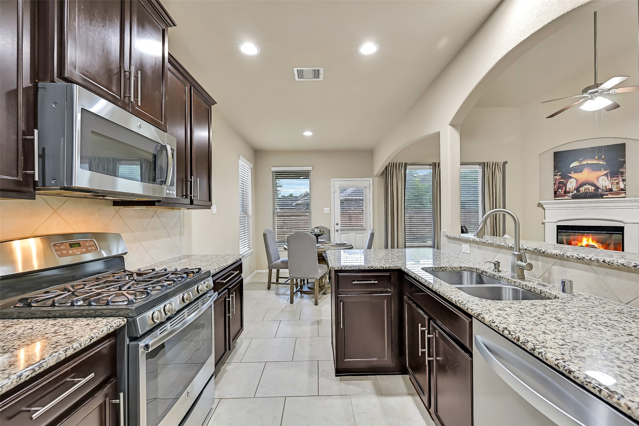 2303 Deer Trace Court Property Photo 12