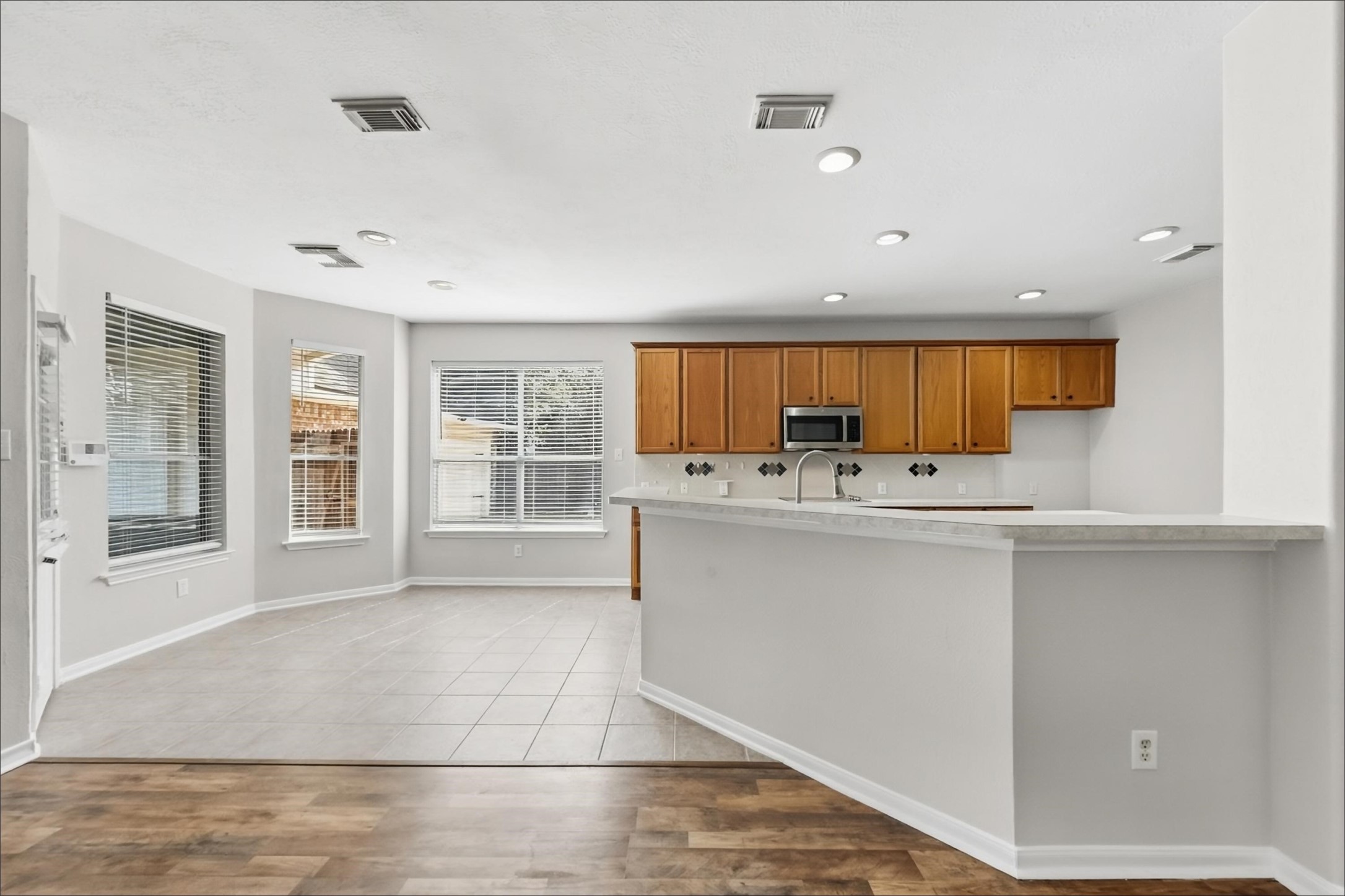 2523 Silent Shore Court Property Photo 4