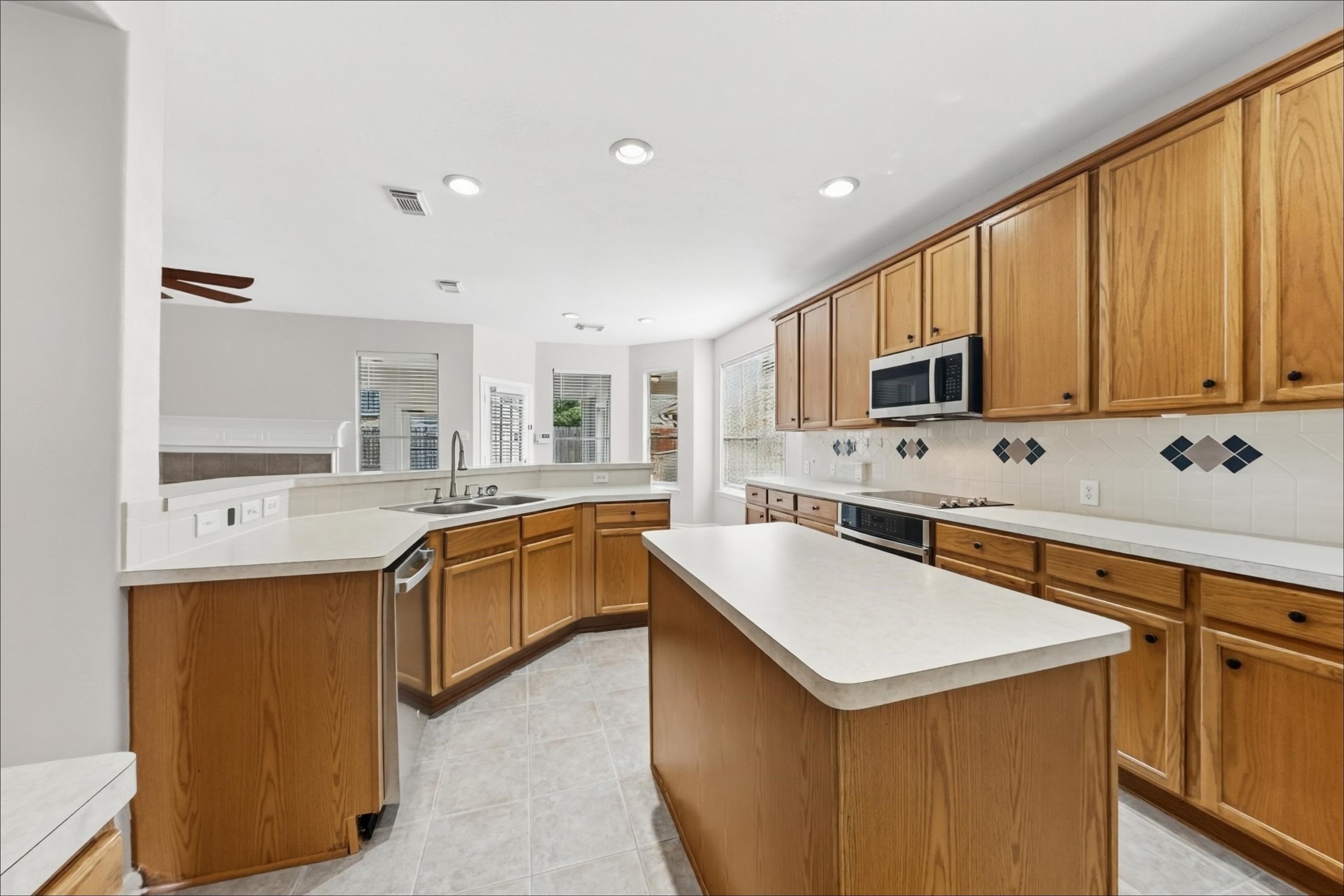 2523 Silent Shore Court Property Photo 6