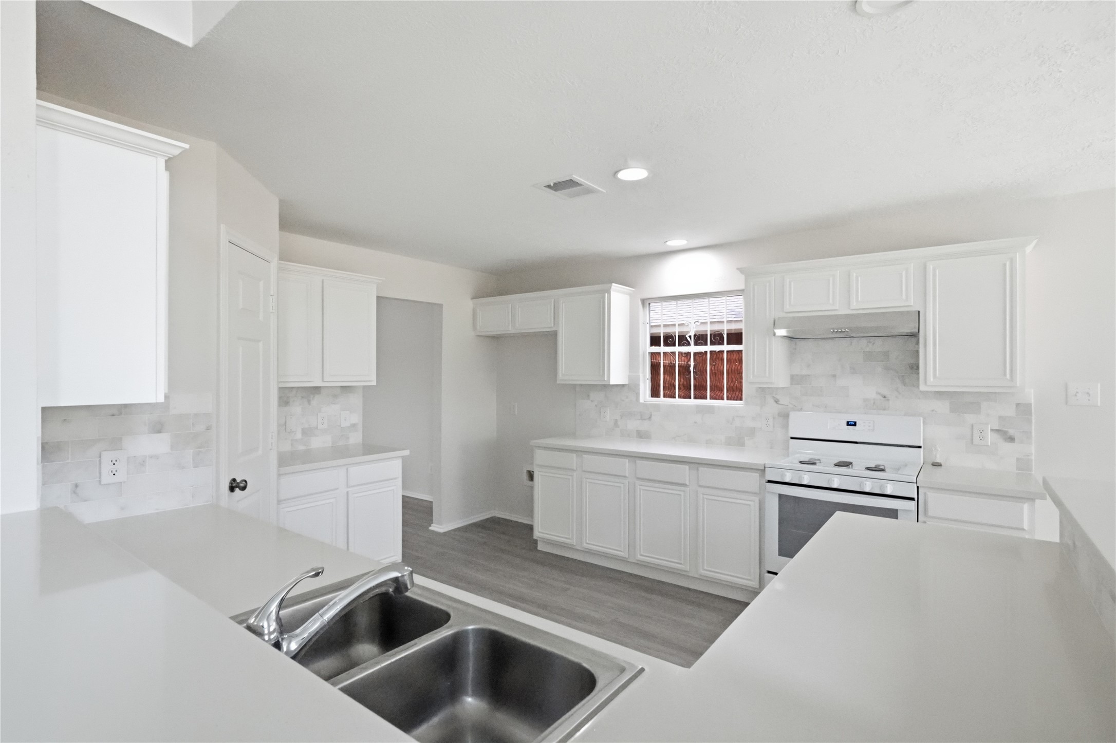 13138 Leader Street Property Photo 6