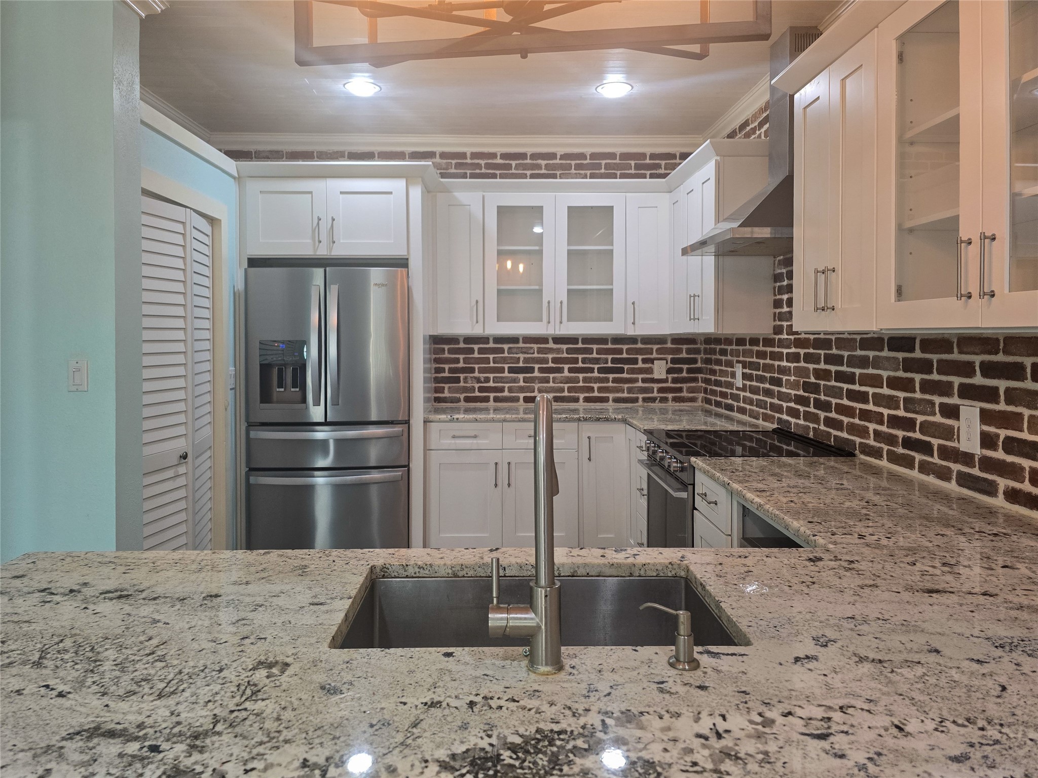 921 Marine Drive 327 Property Photo