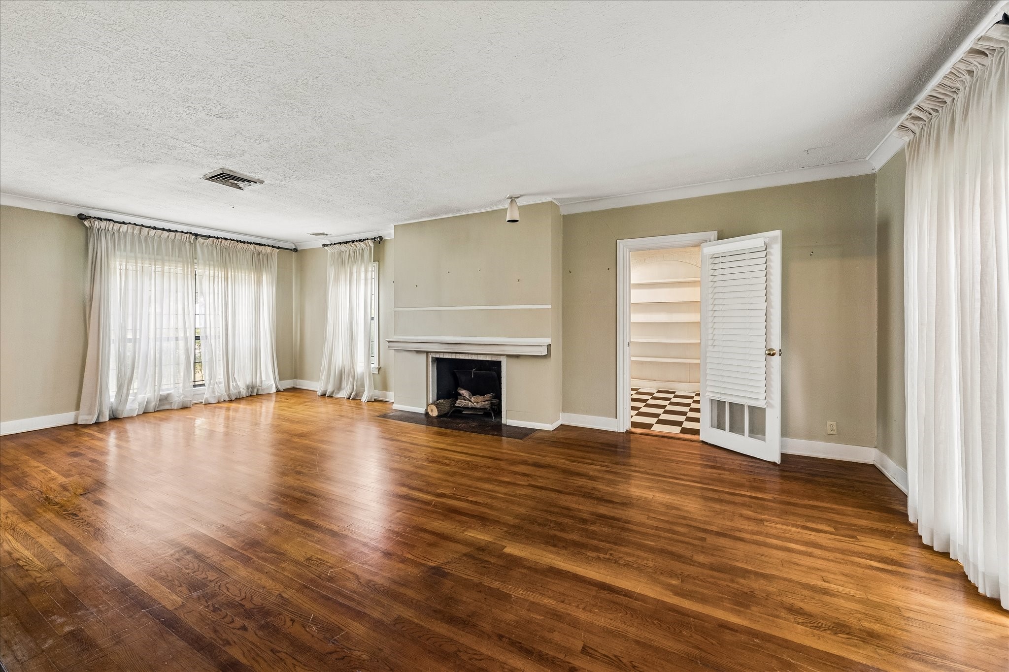3218 Shenandoah Street Property Photo 2
