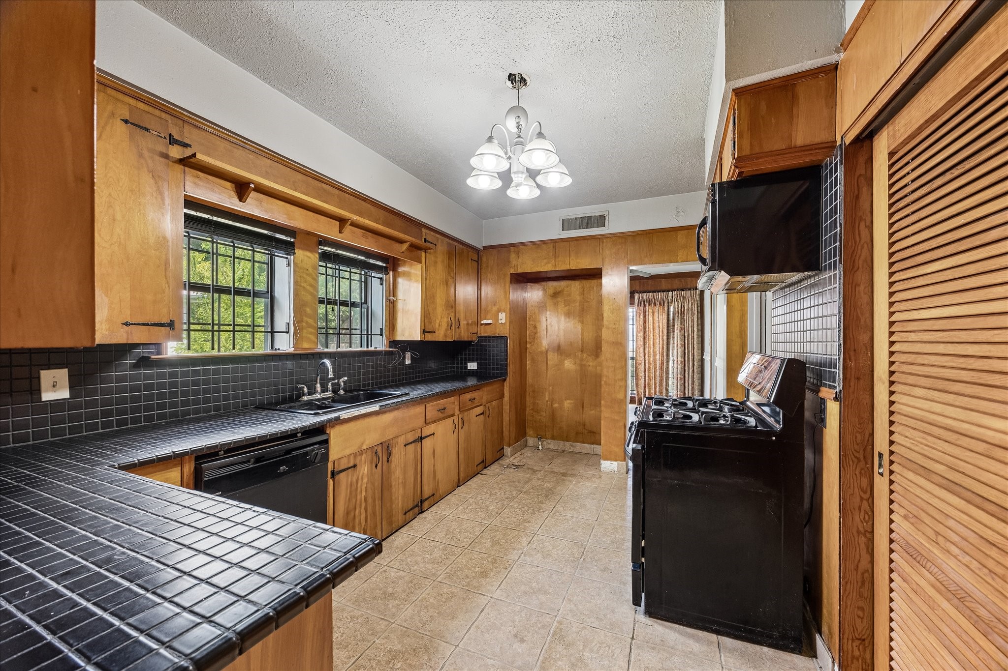 3218 Shenandoah Street Property Photo 3
