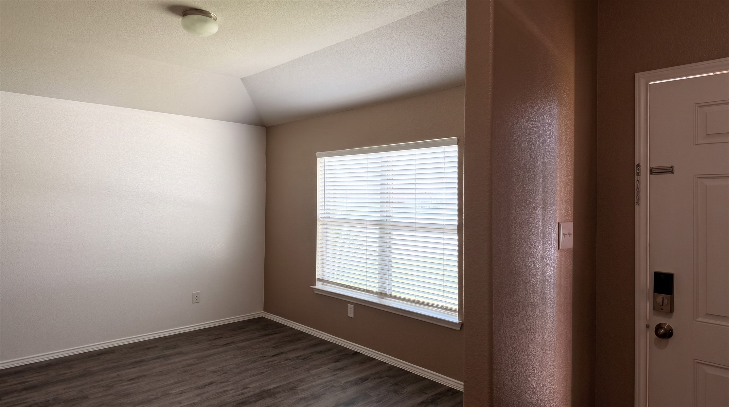 2028 Cedar Tree Court Property Photo 8