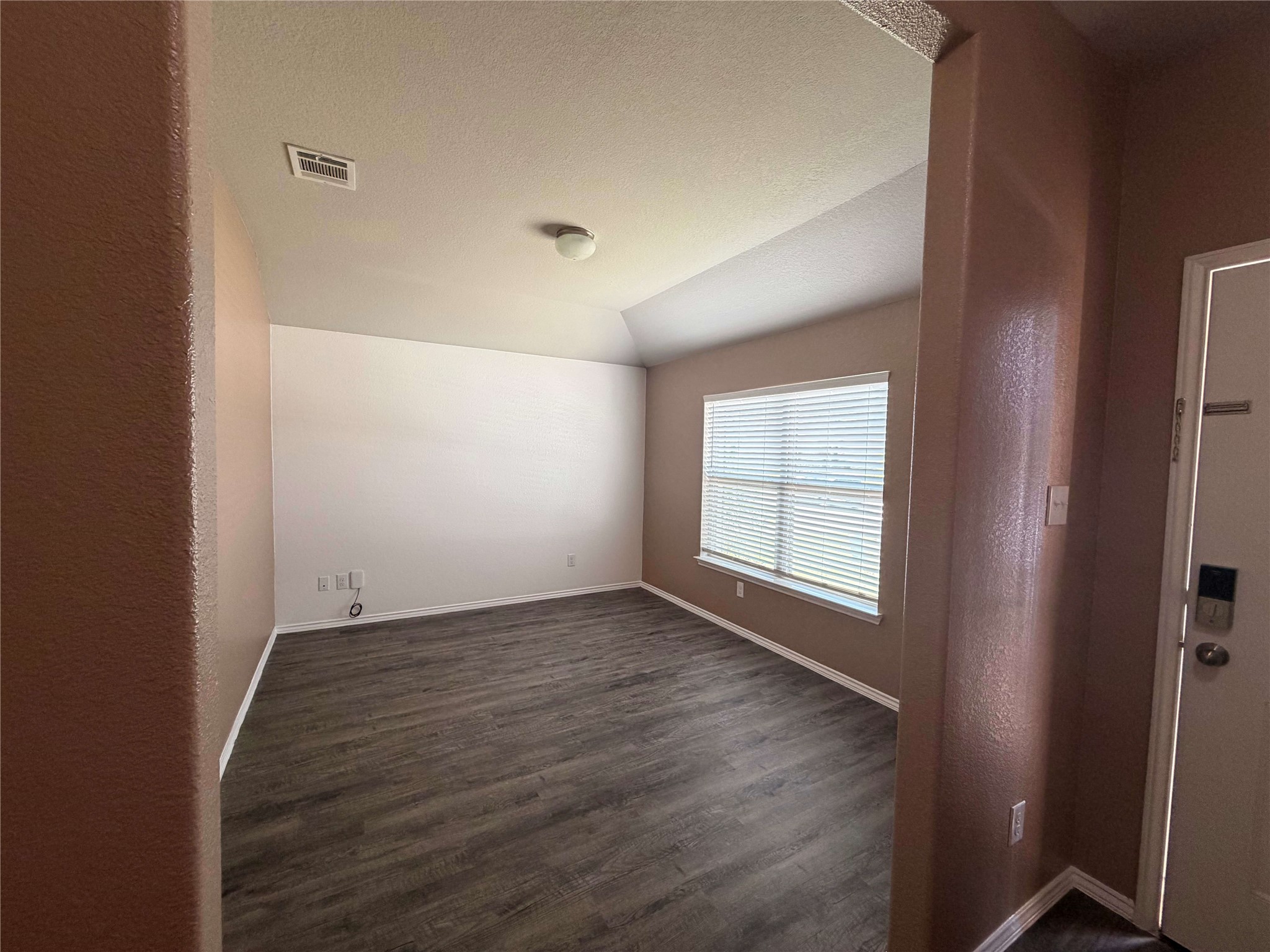 2028 Cedar Tree Court Property Photo 9