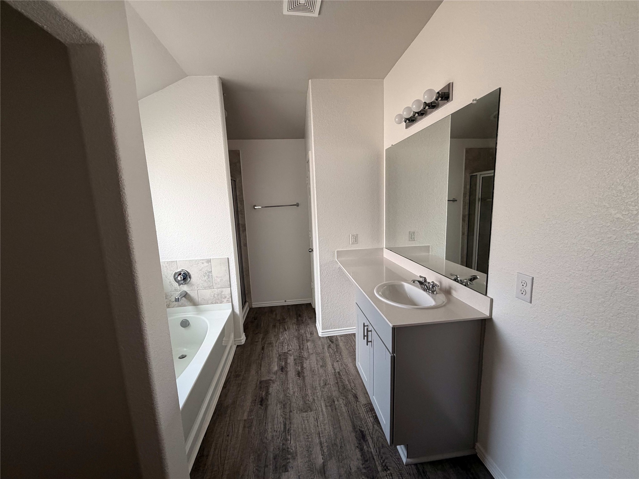 2028 Cedar Tree Court Property Photo 12