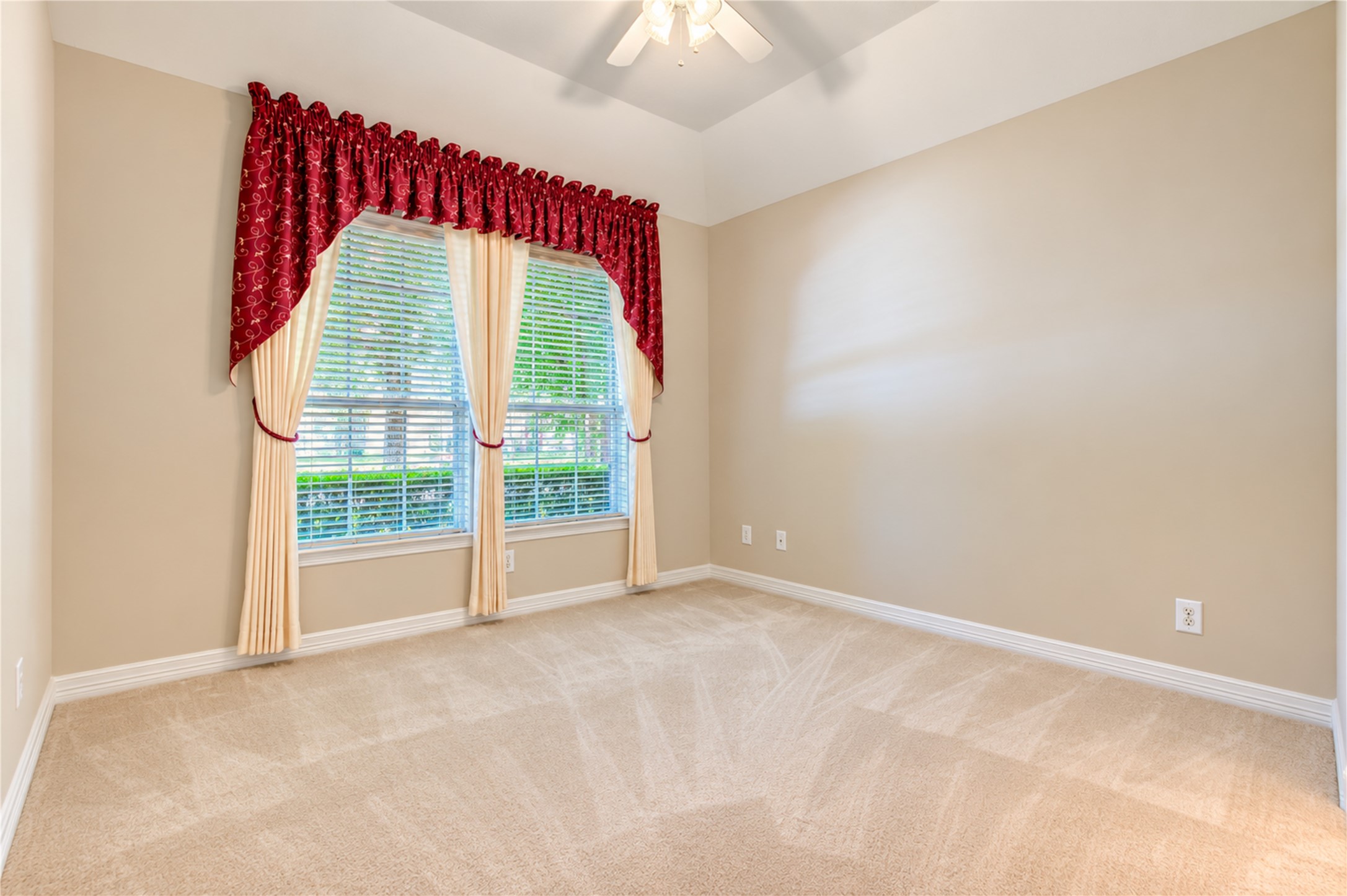 9706 Rollinson Park Drive Property Photo 8