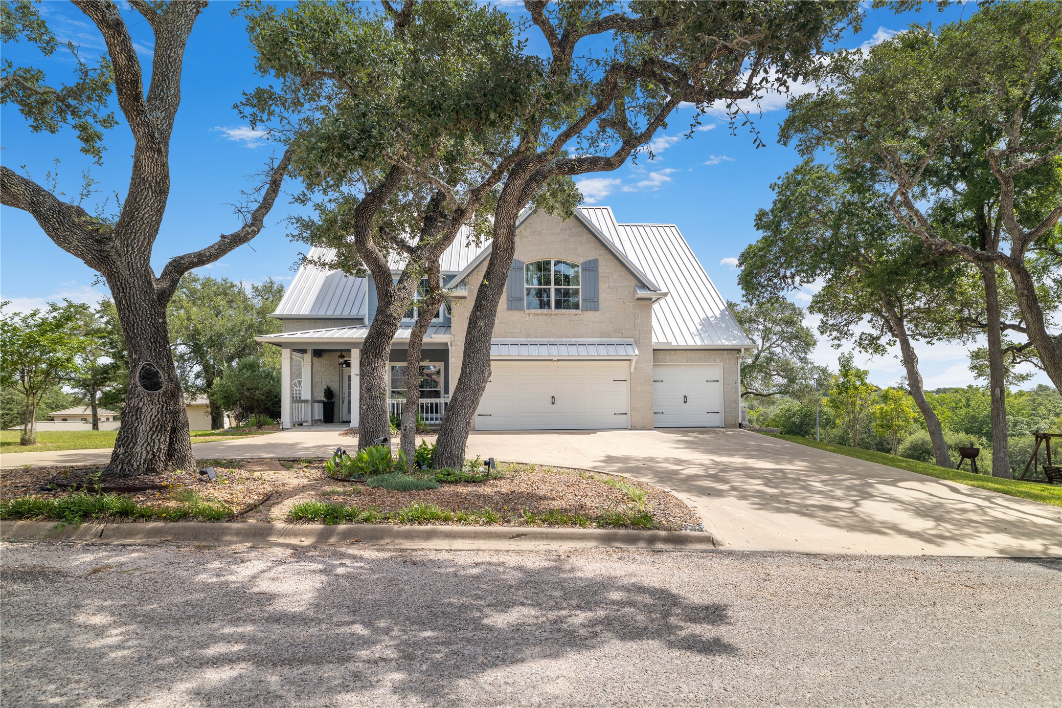 111 Kathleen Property Photo 1