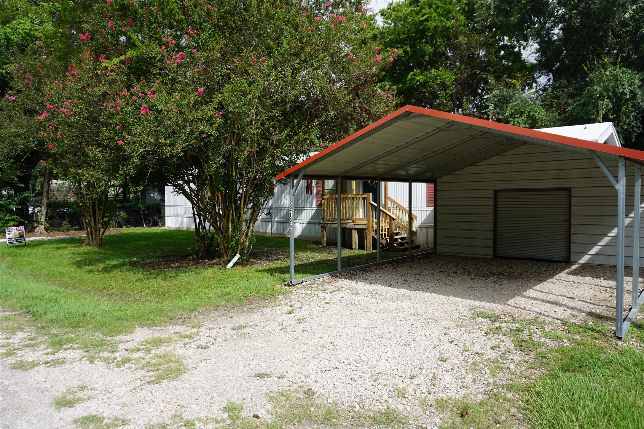 8786 Scarlet Oak Property Photo 3