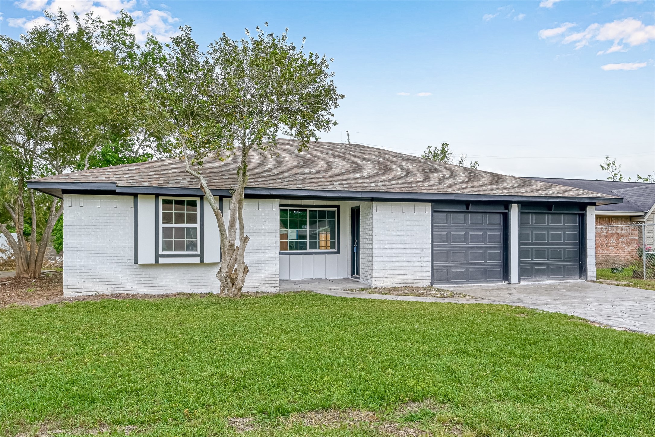 17114 Folsom Drive Property Photo 2
