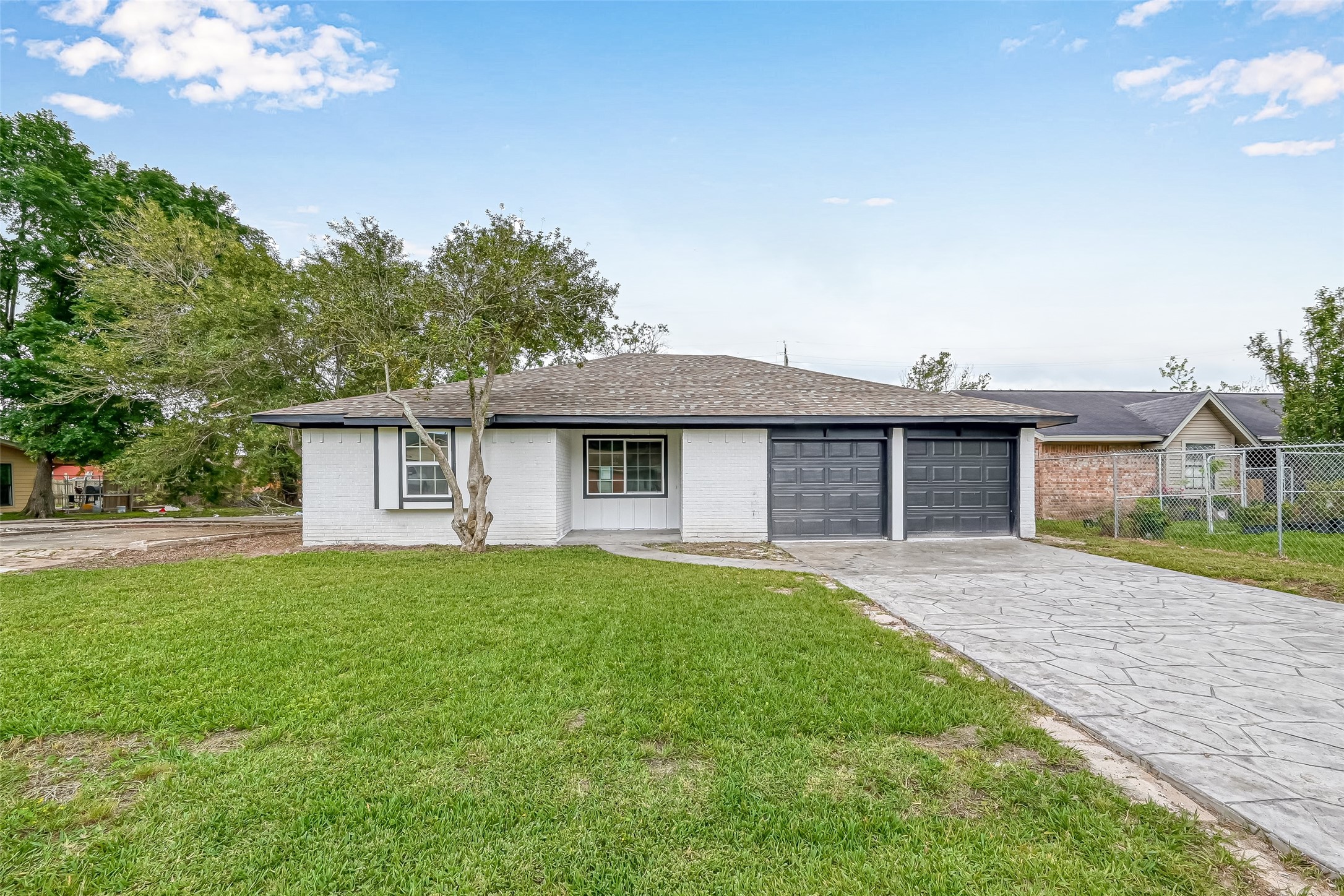 17114 Folsom Drive Property Photo 4