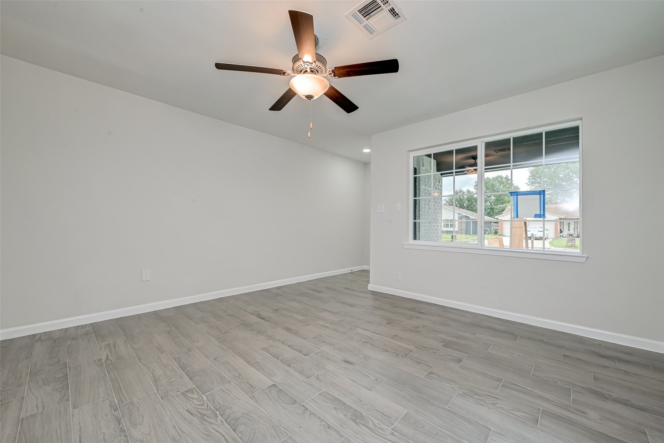 17114 Folsom Drive Property Photo 10