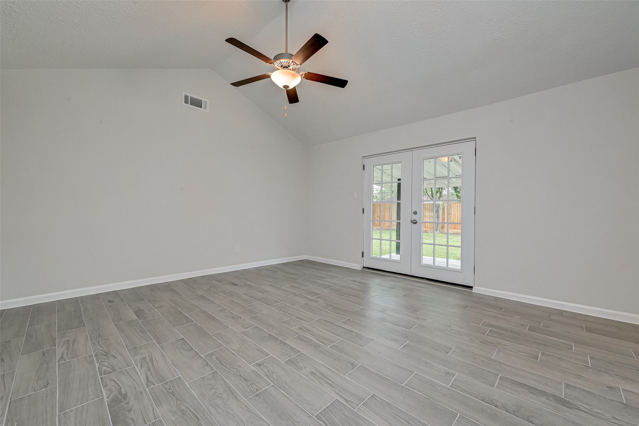 17114 Folsom Drive Property Photo 14