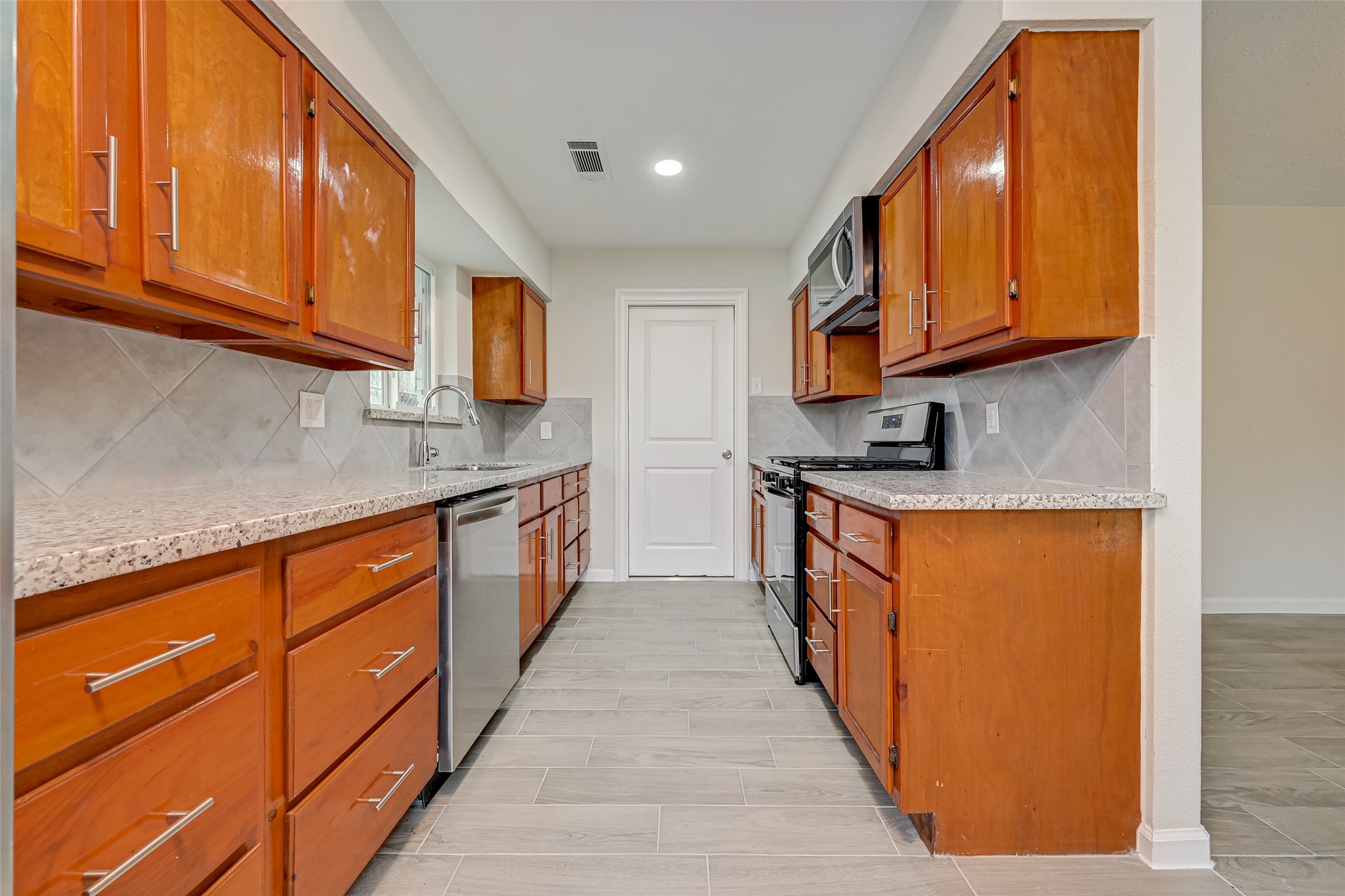 17114 Folsom Drive Property Photo 18