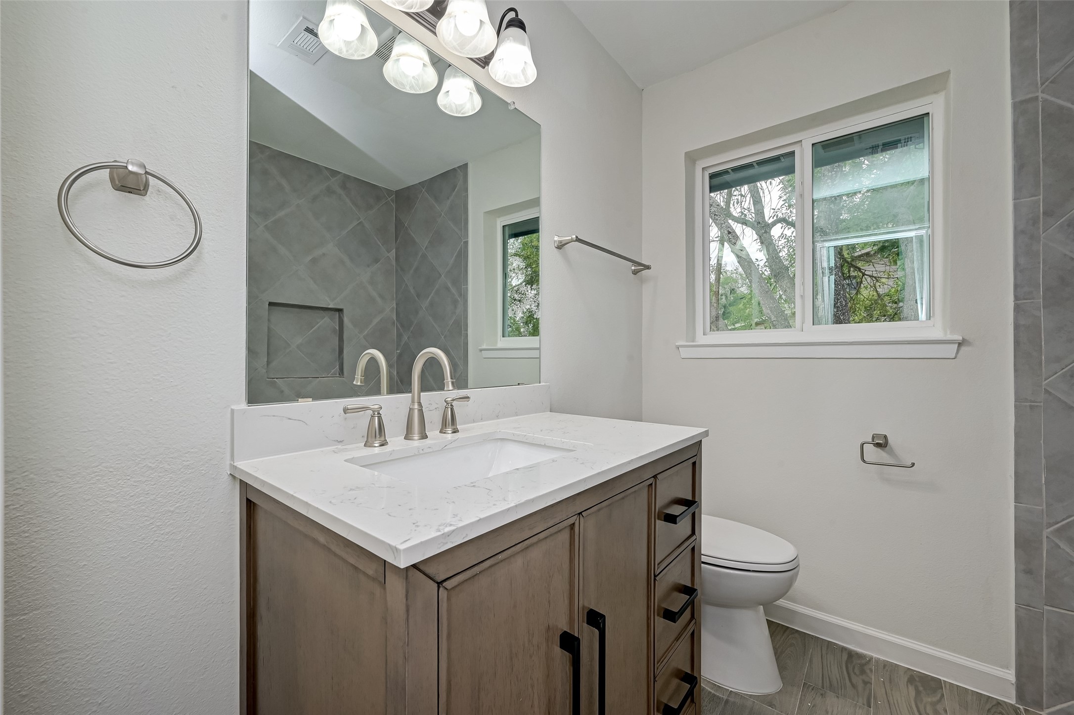 17114 Folsom Drive Property Photo 27