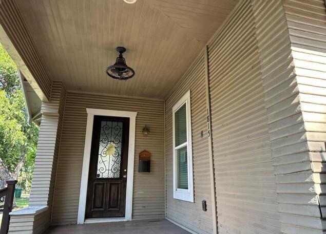 1815 W Woodlawn Avenue Property Photo 4