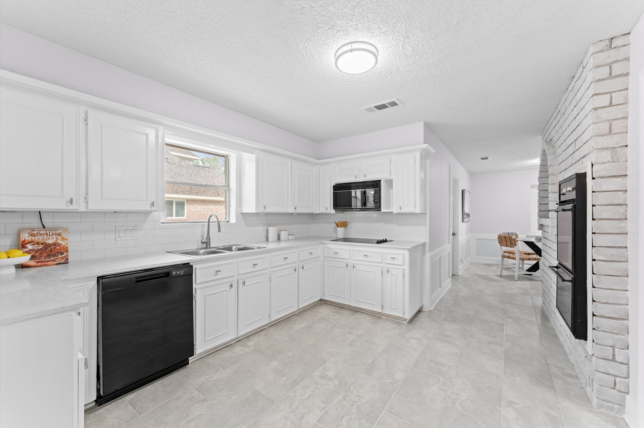 16414 York Minster Drive Property Photo 10