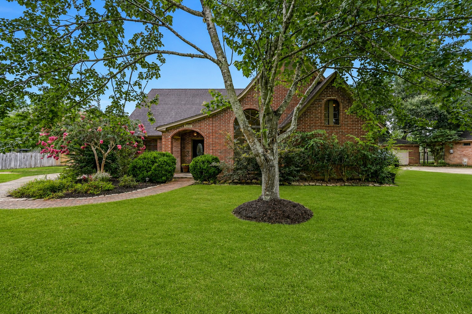 1207 W Edgewood Drive Property Photo