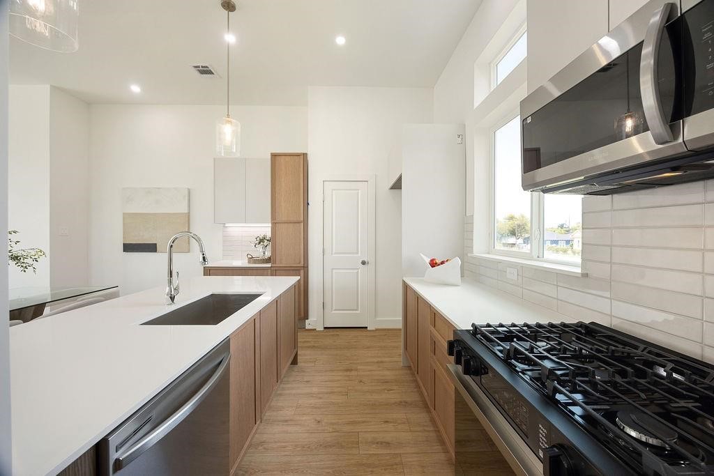 1713 Mary Street Property Photo 4