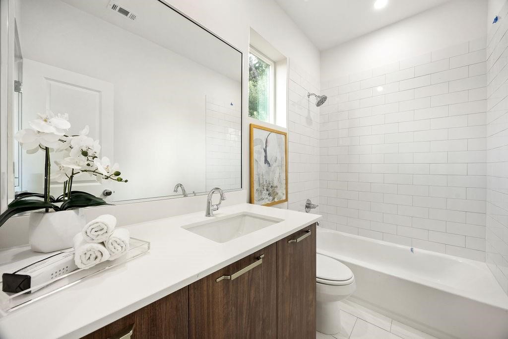 1713 Mary Street Property Photo 10