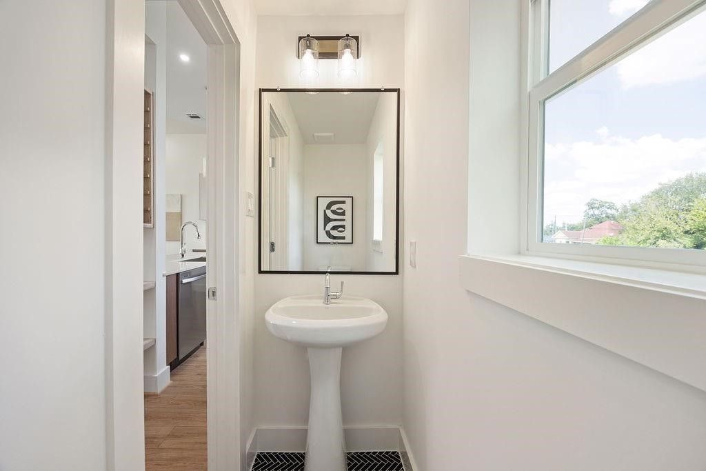 1713 Mary Street Property Photo 18