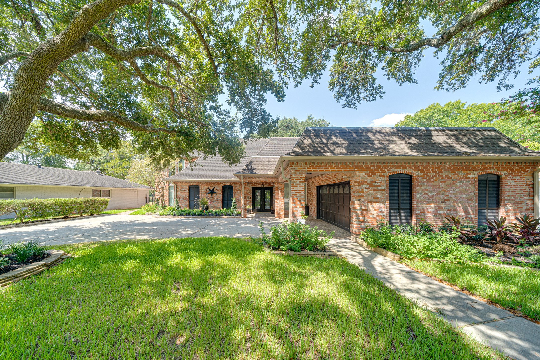 3014 La Quinta Drive Property Photo 4