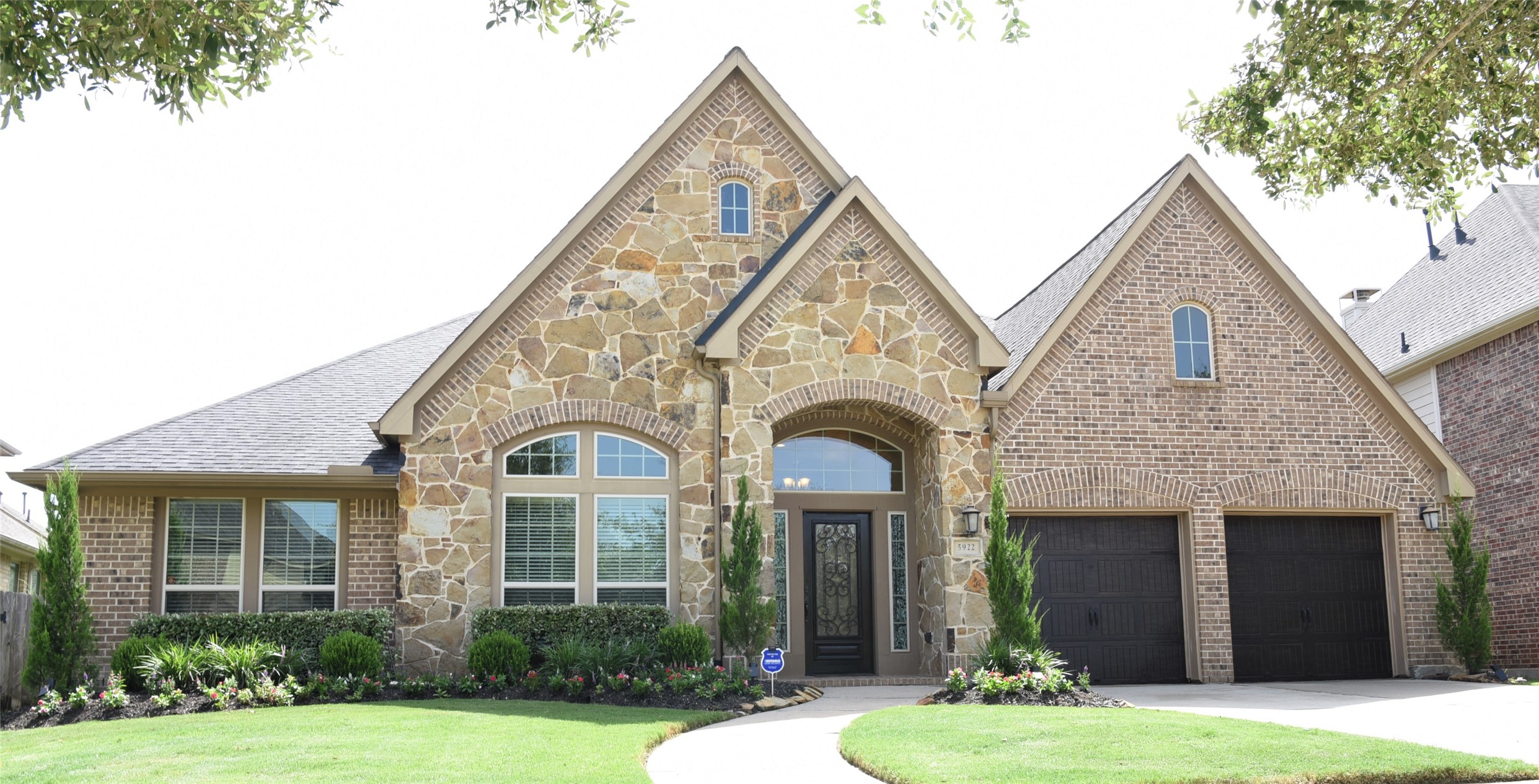 5922 Solara Ledge Lane Property Photo 2