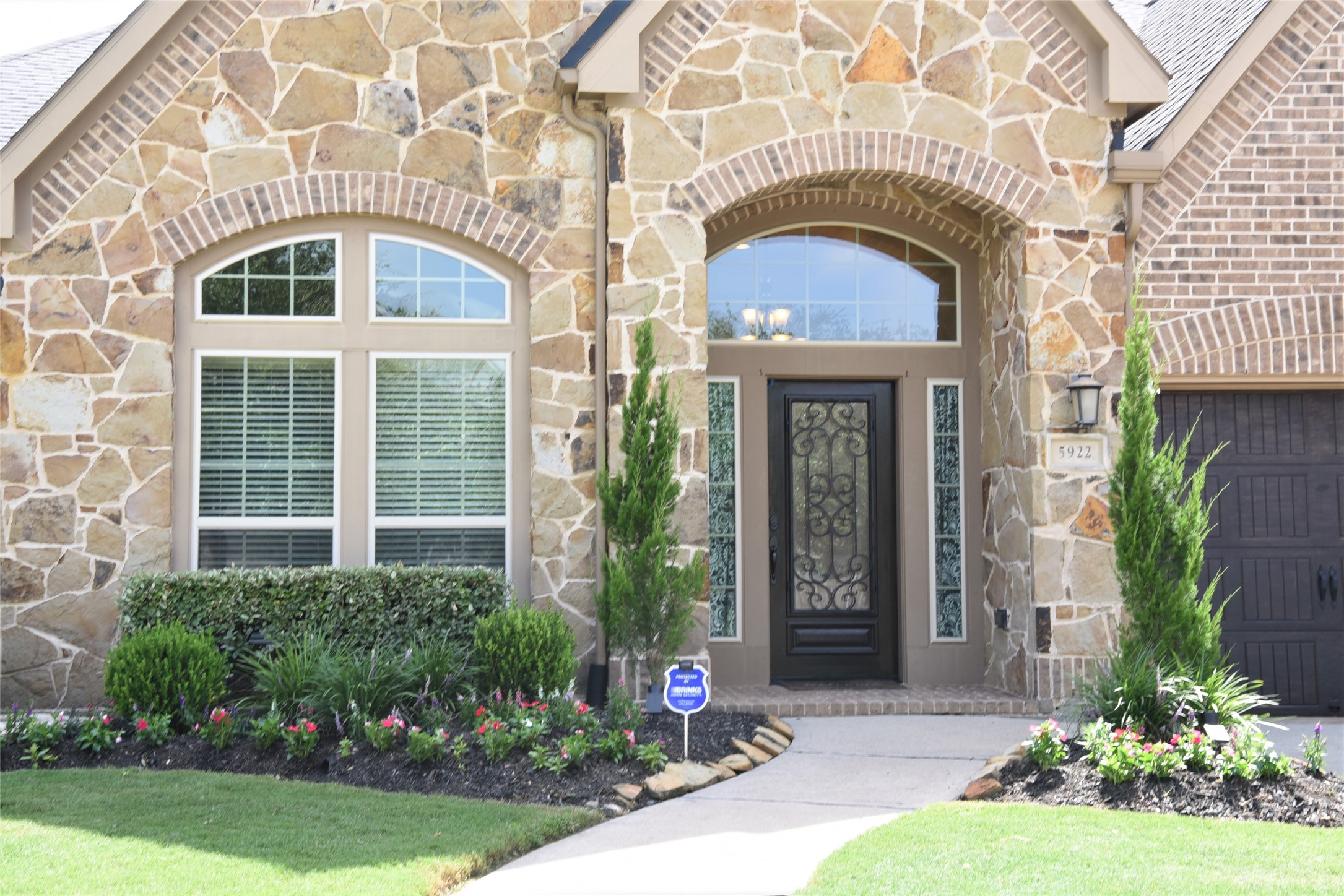 5922 Solara Ledge Lane Property Photo 3