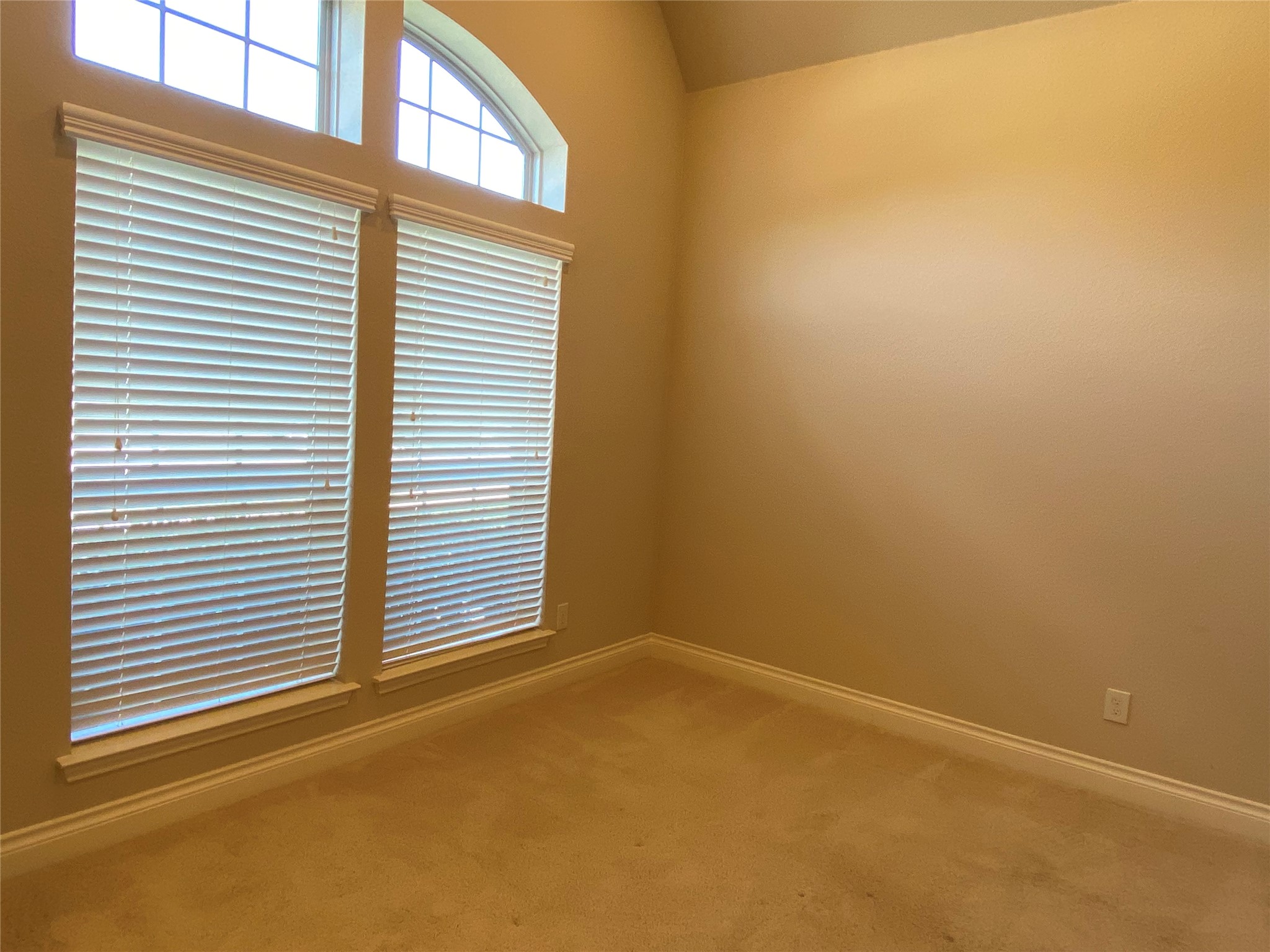 5922 Solara Ledge Lane Property Photo 4