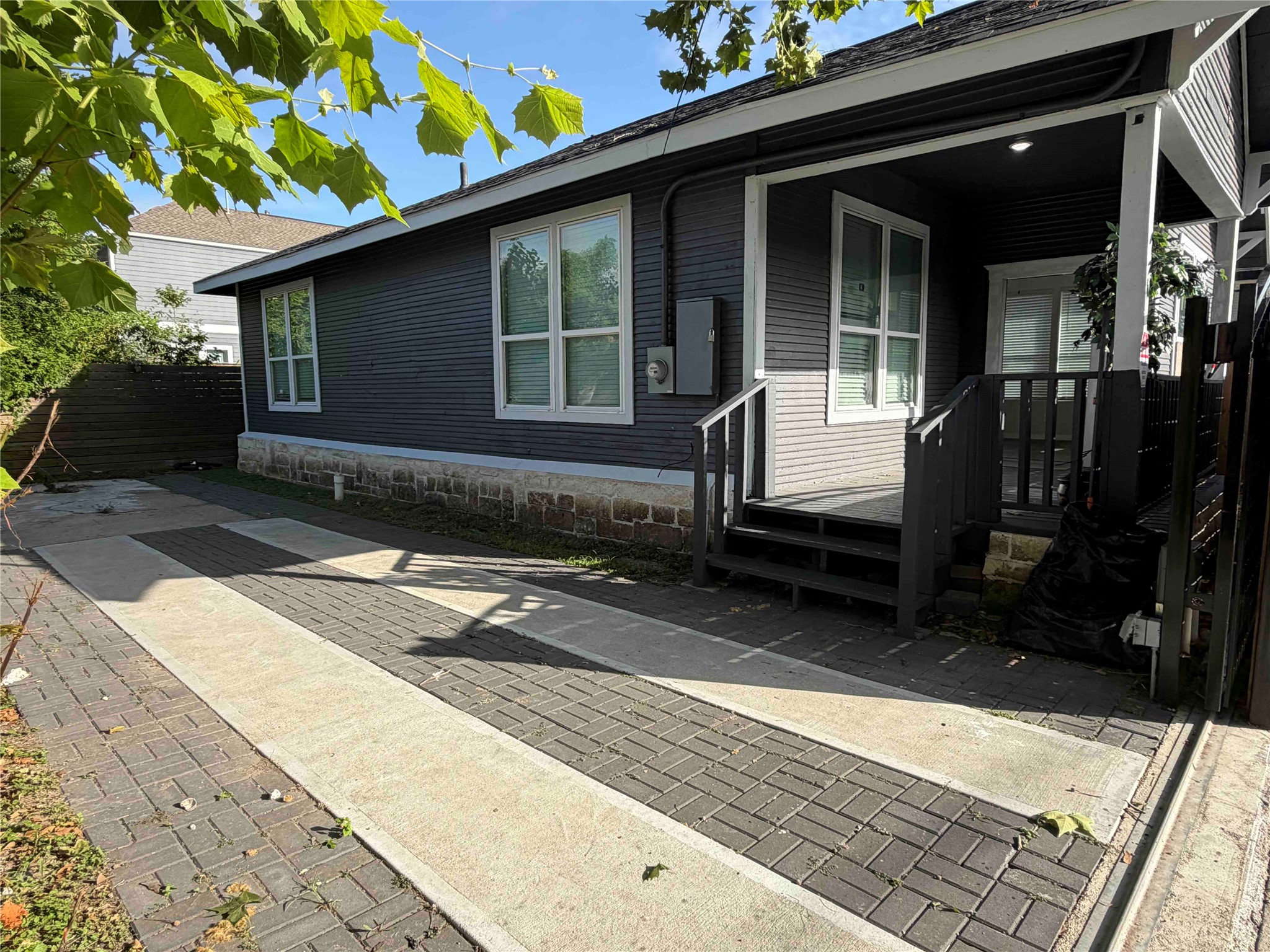 2404 Burkett Street Property Photo 4
