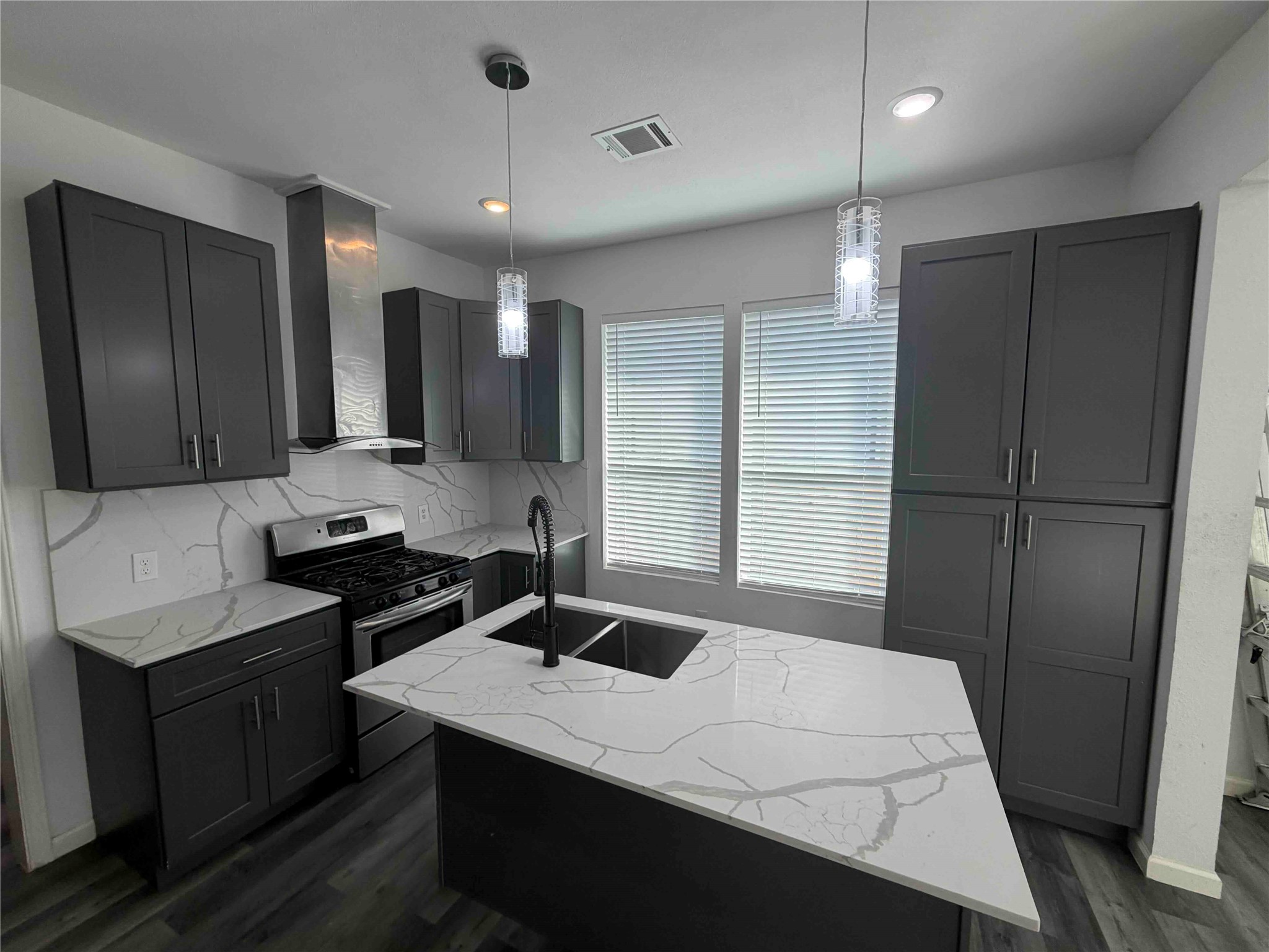 2404 Burkett Street Property Photo 9