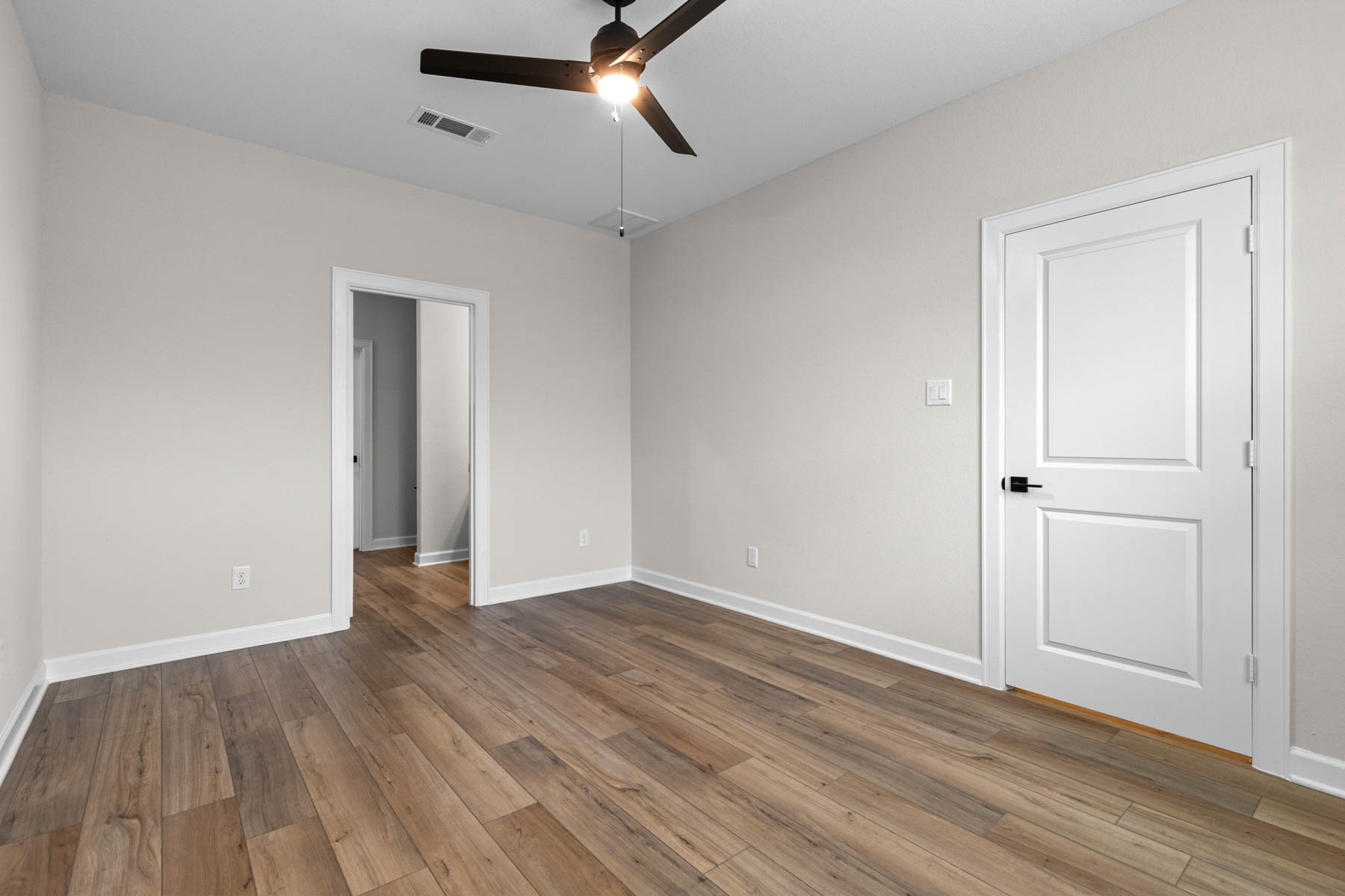1127 Campside Drive Property Photo 9