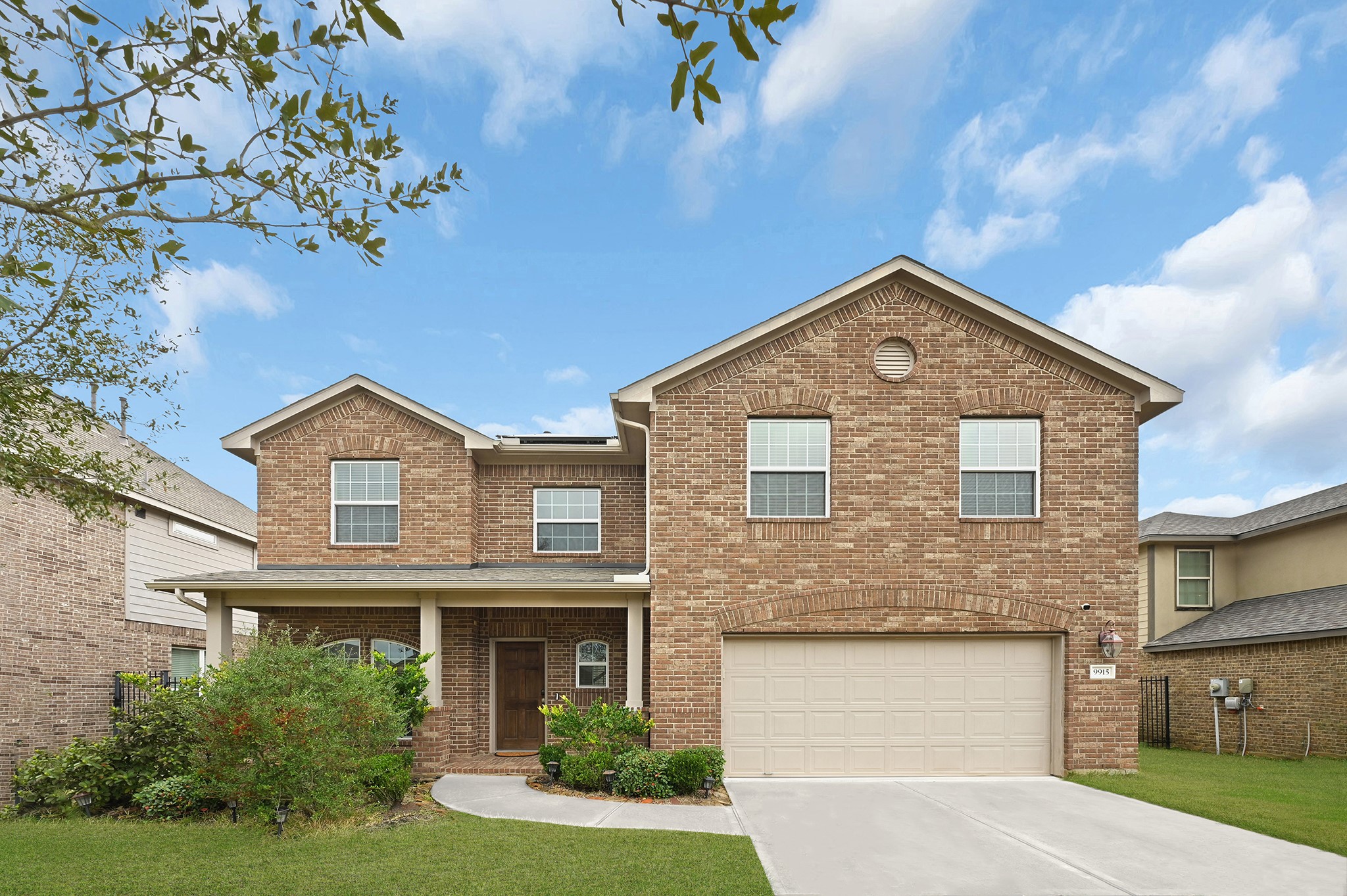 9915 Bezeled Circle Lane Property Photo 3