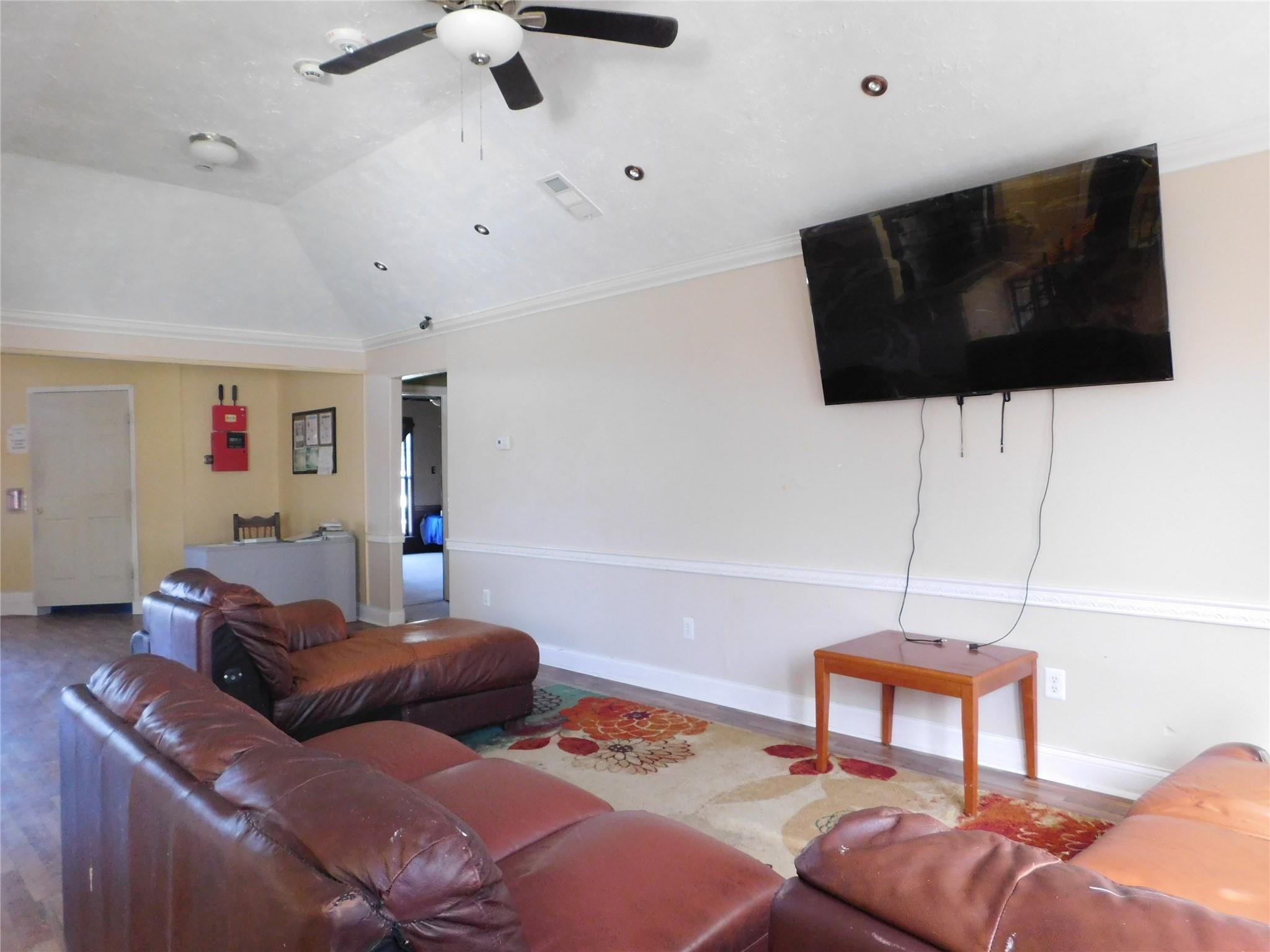 13203 Highway 59 Property Photo 7