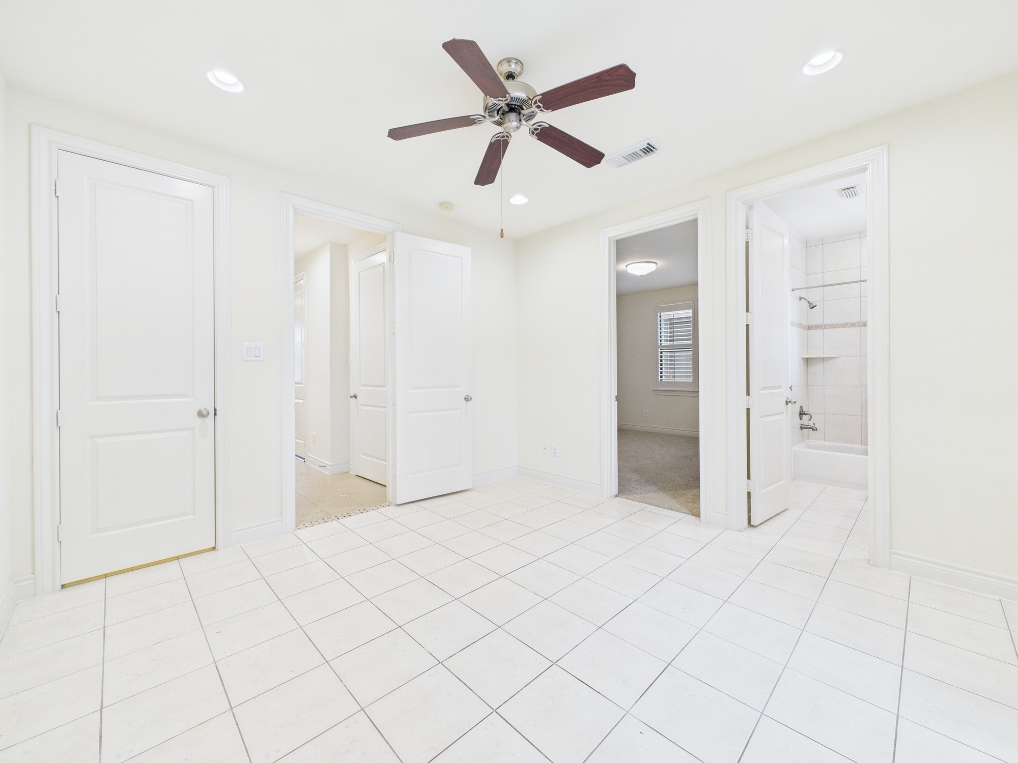 11025 Sherwood Grove Property Photo 6
