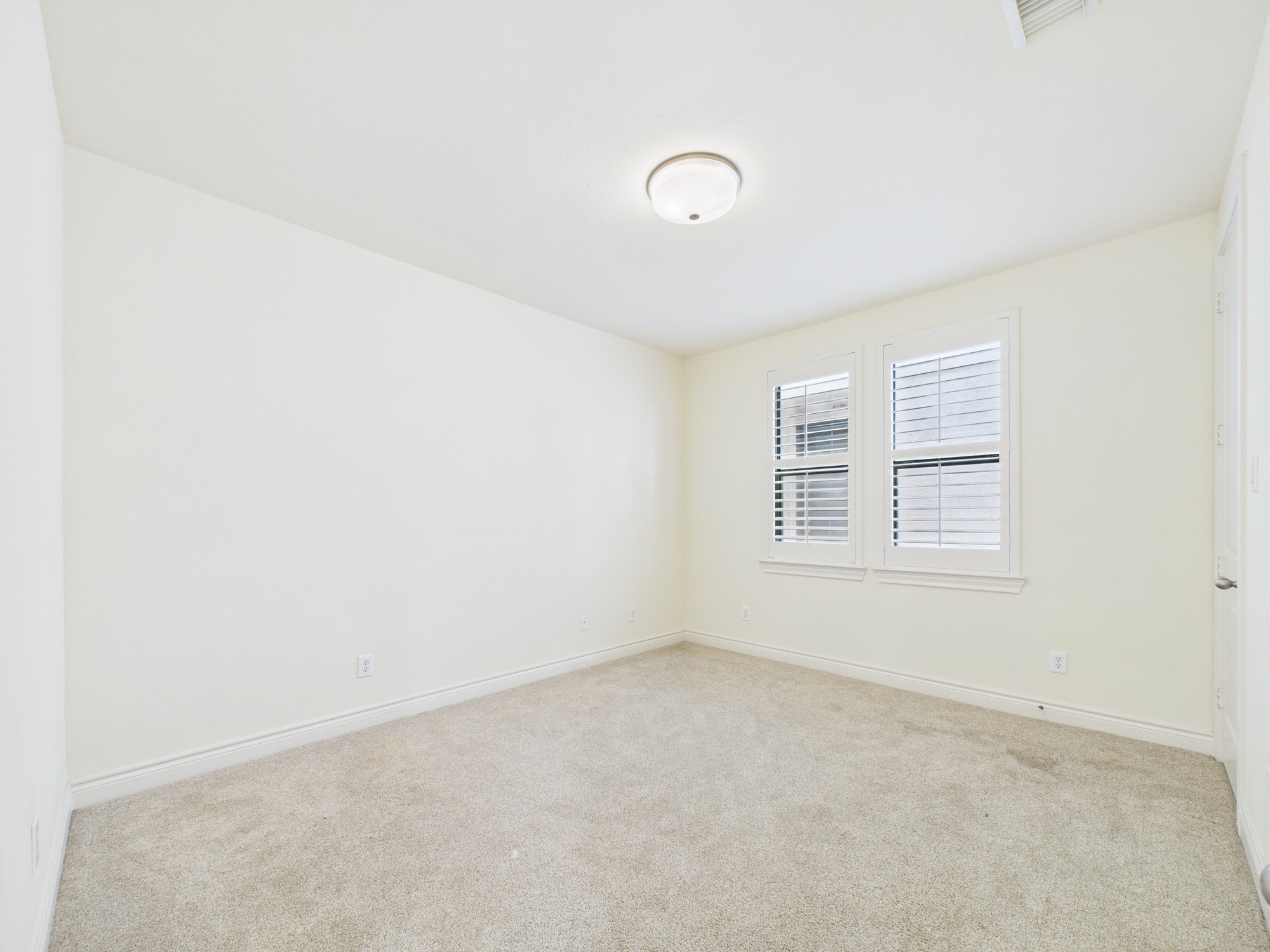 11025 Sherwood Grove Property Photo 7