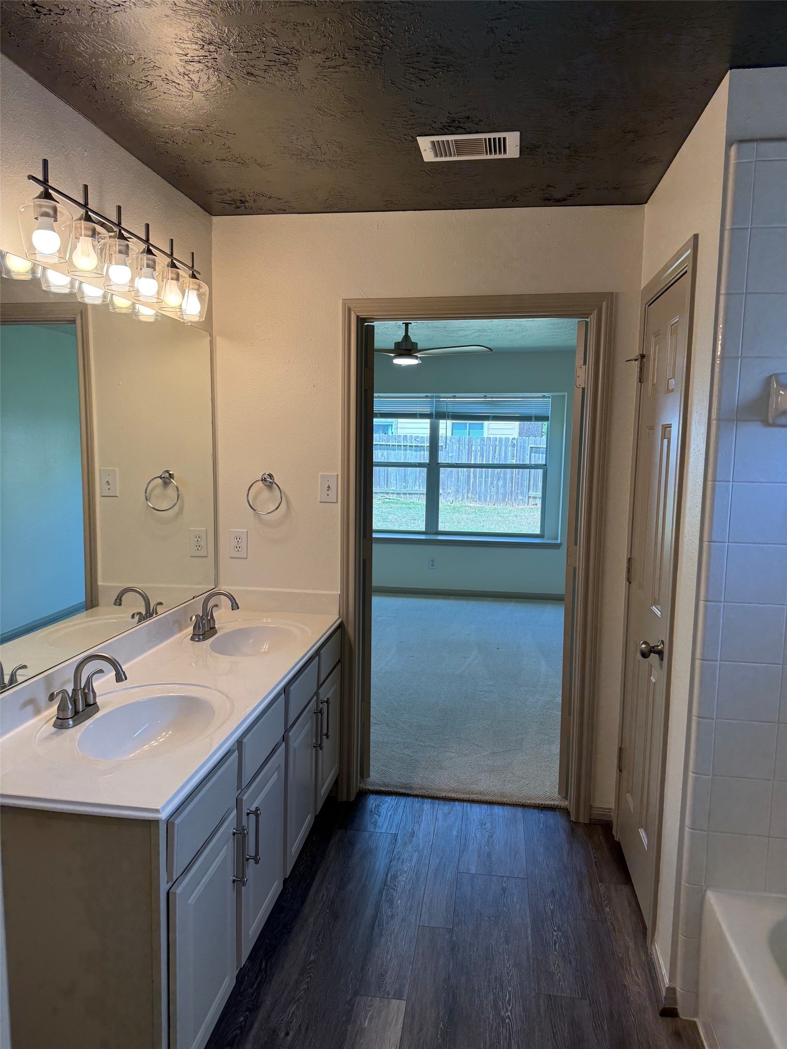 11922 Lois Lane Drive Property Photo 13