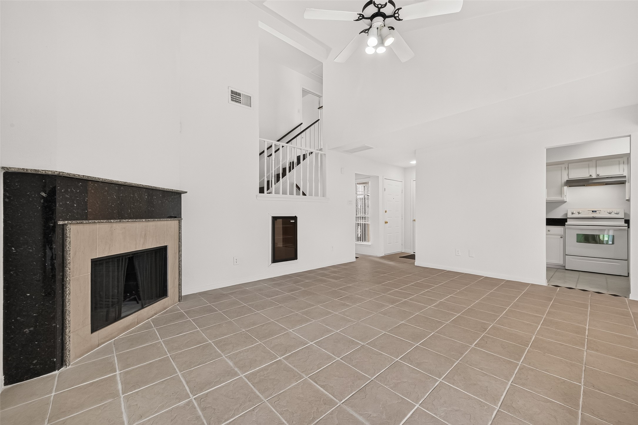 12327 Crest Lake Drive Property Photo 8