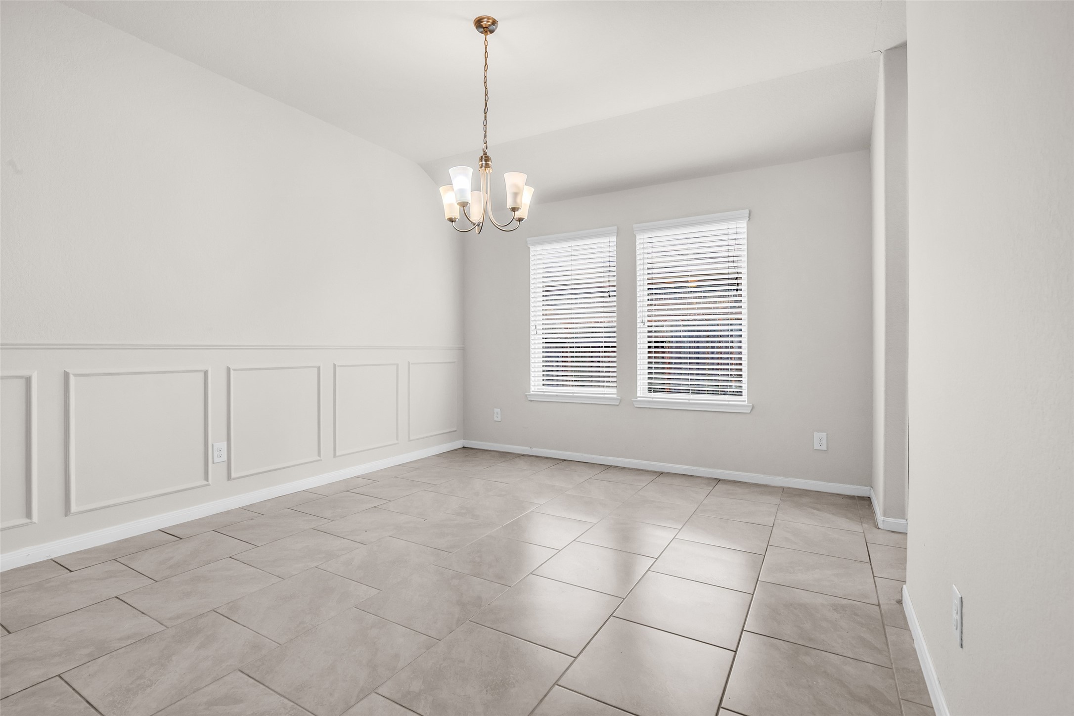 7126 Aliaga Creek Court Property Photo 3