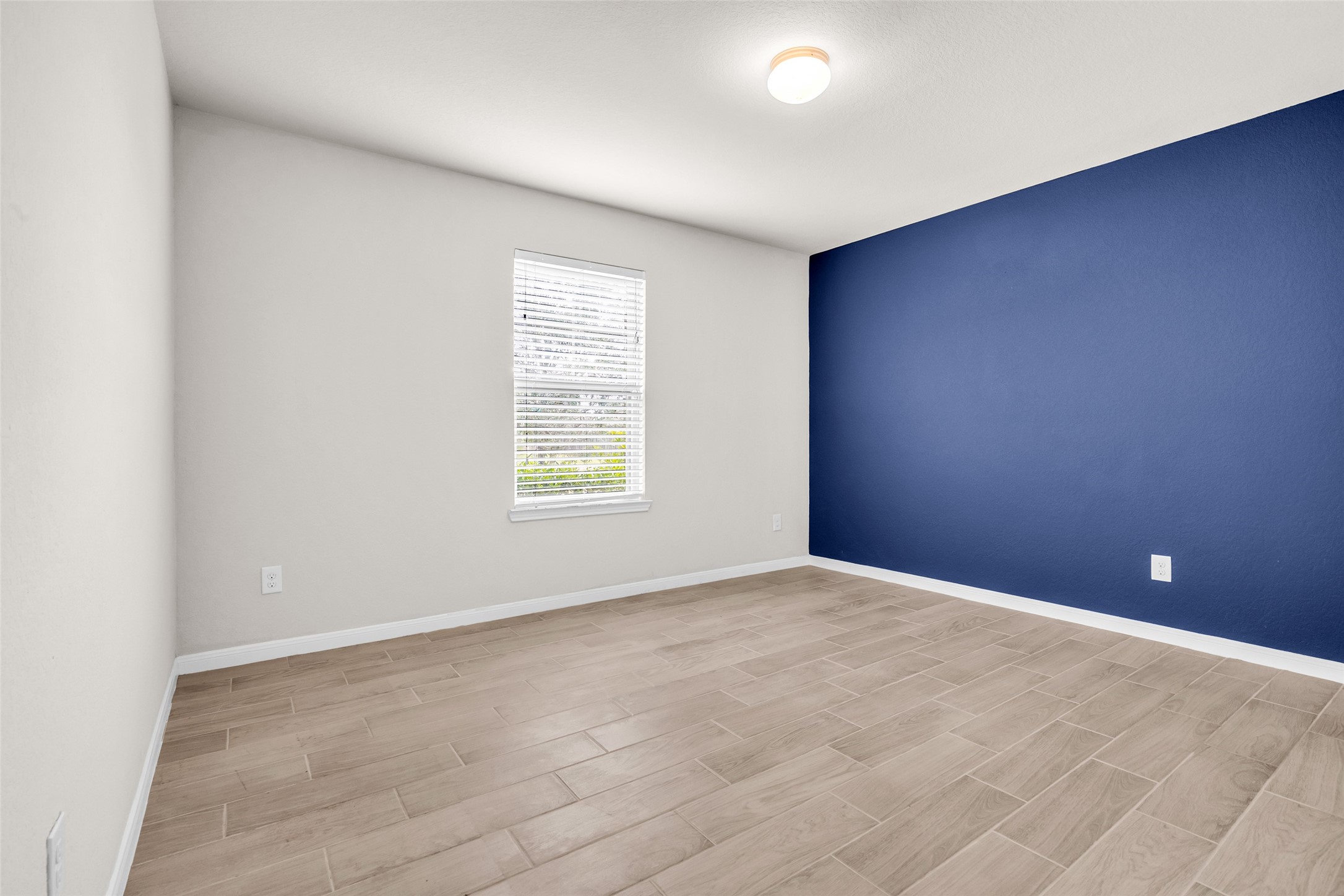 7126 Aliaga Creek Court Property Photo 4