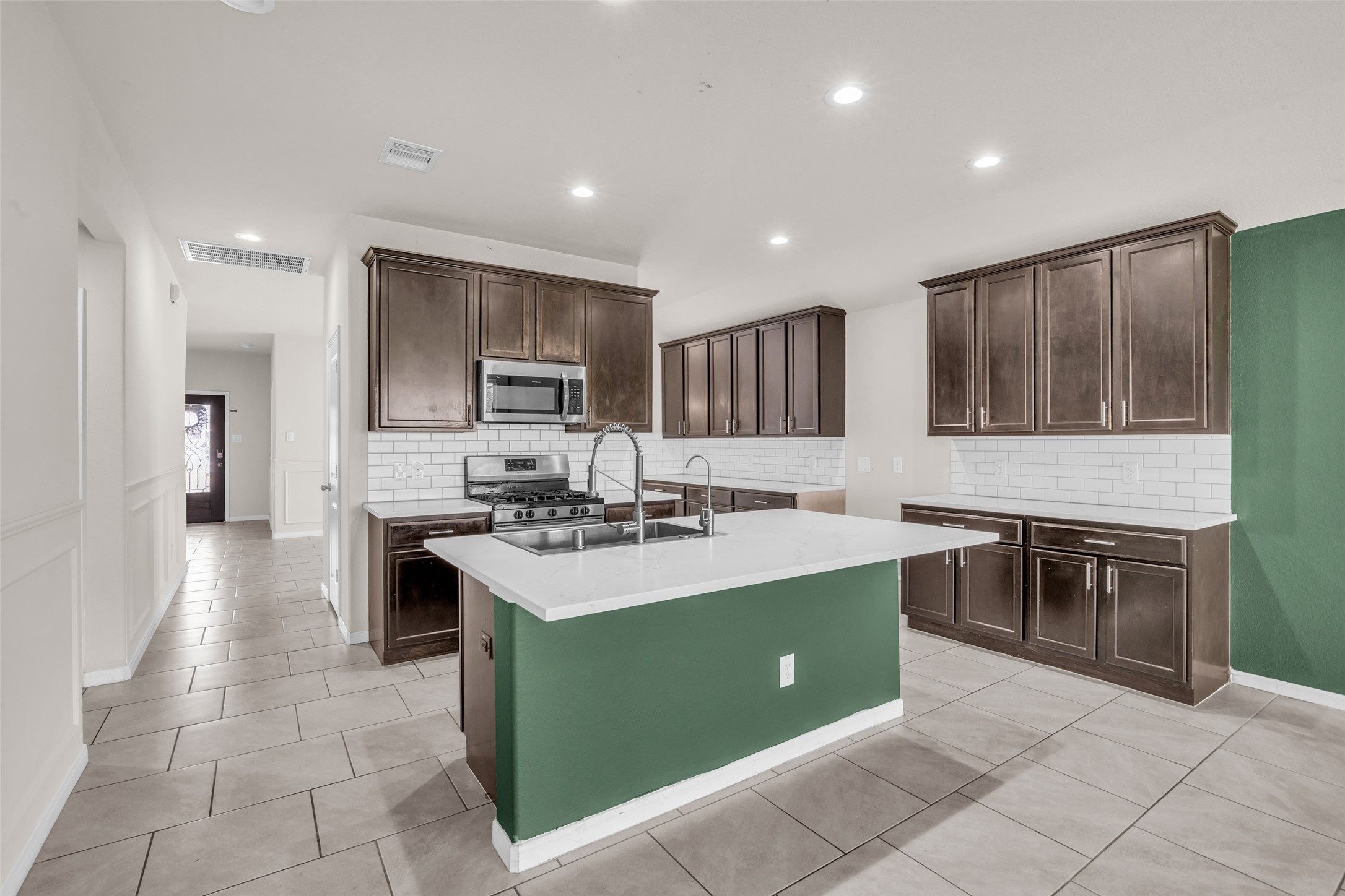 7126 Aliaga Creek Court Property Photo 5