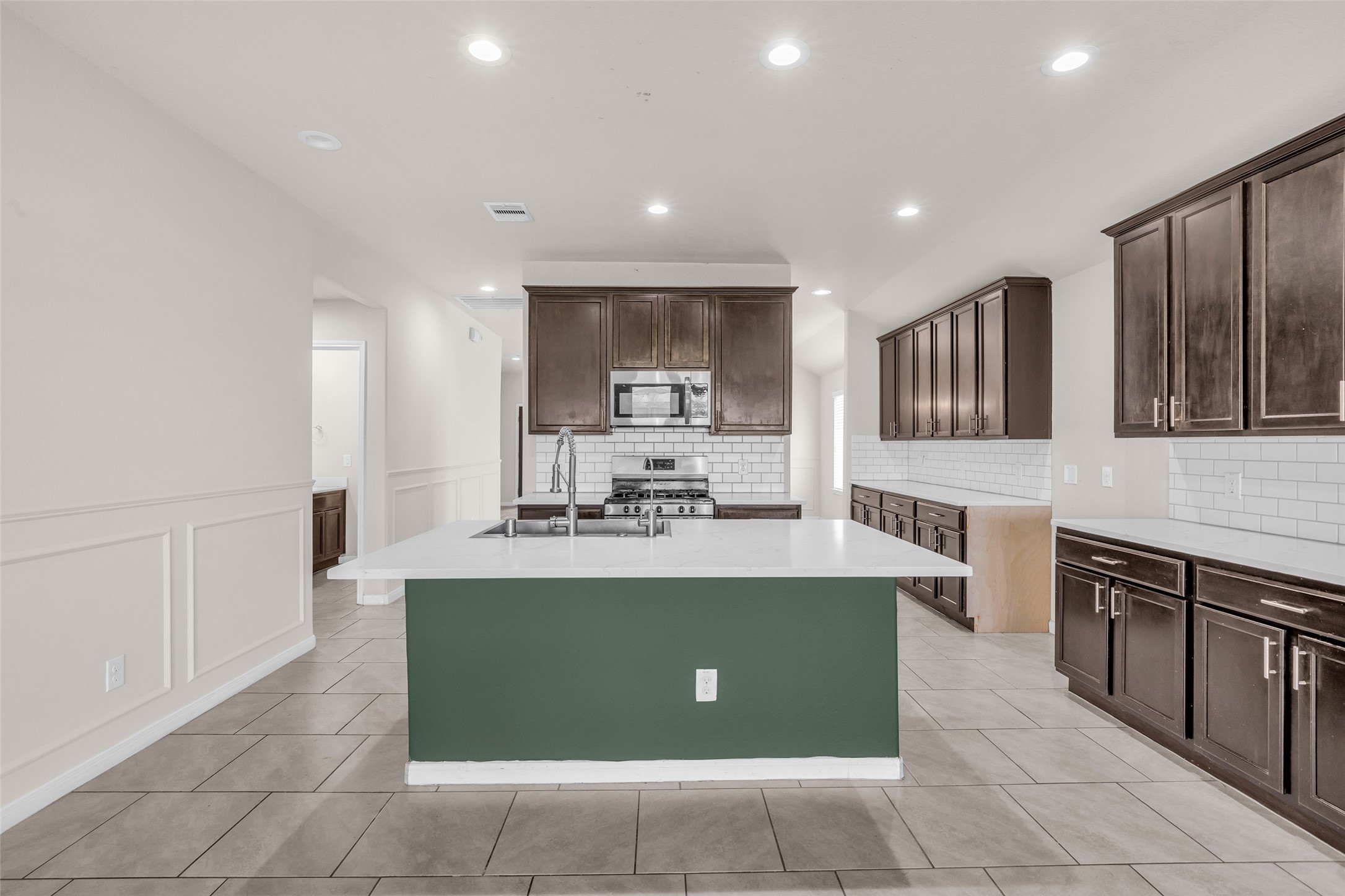 7126 Aliaga Creek Court Property Photo 6
