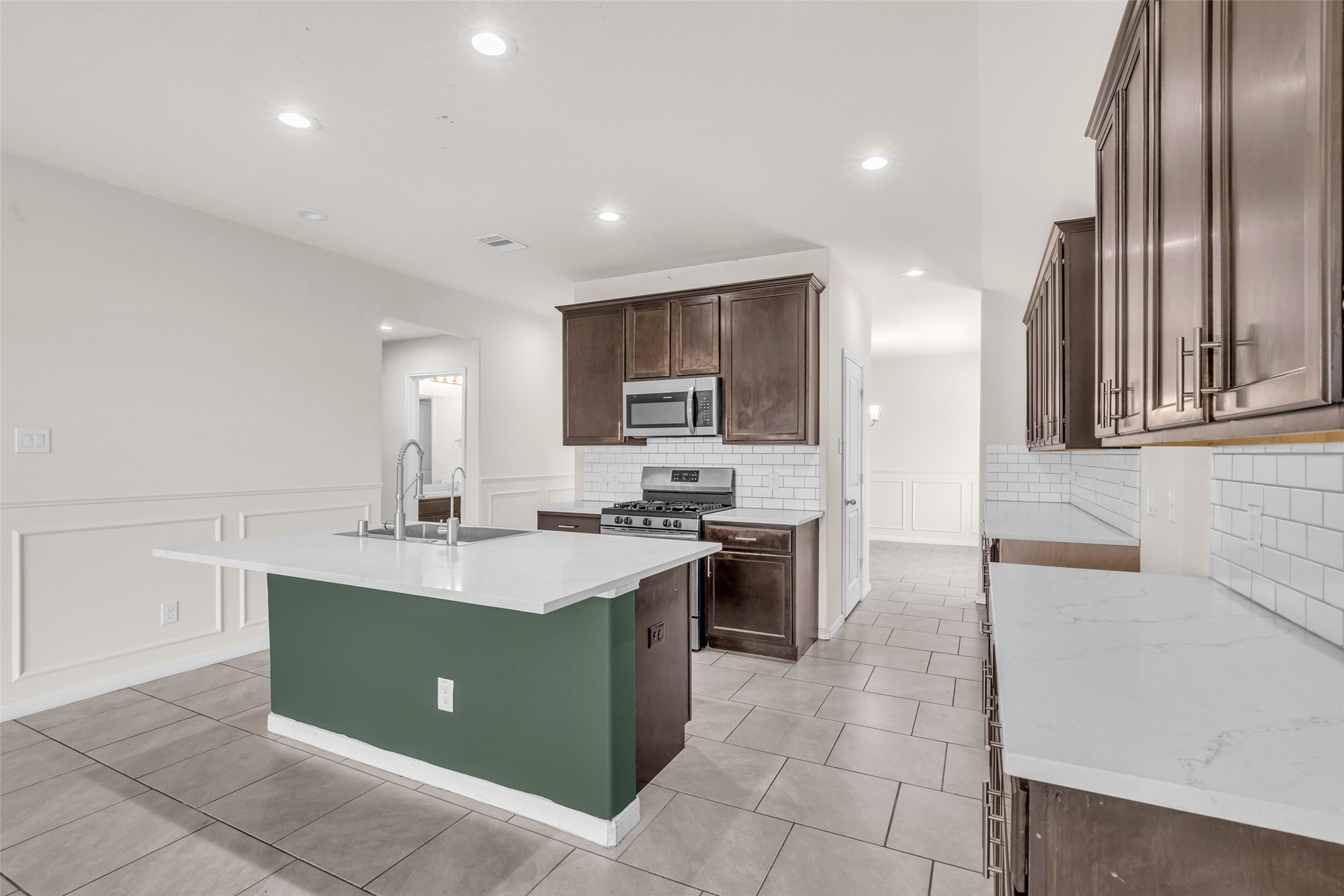 7126 Aliaga Creek Court Property Photo 7