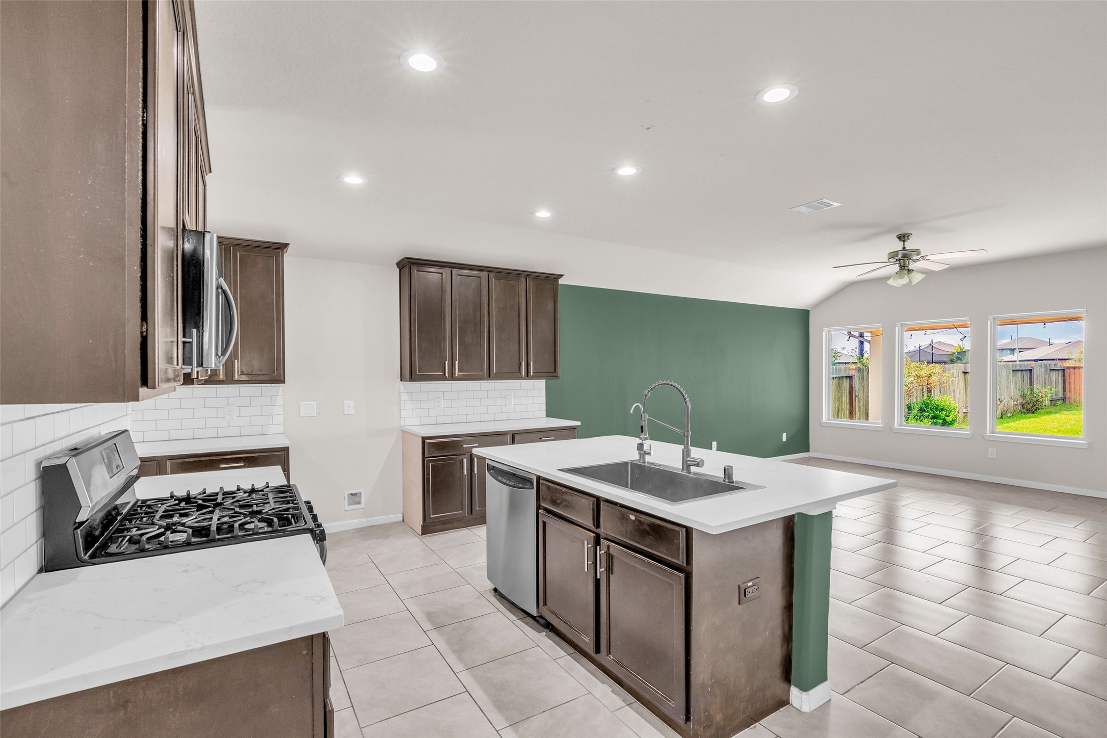 7126 Aliaga Creek Court Property Photo 8